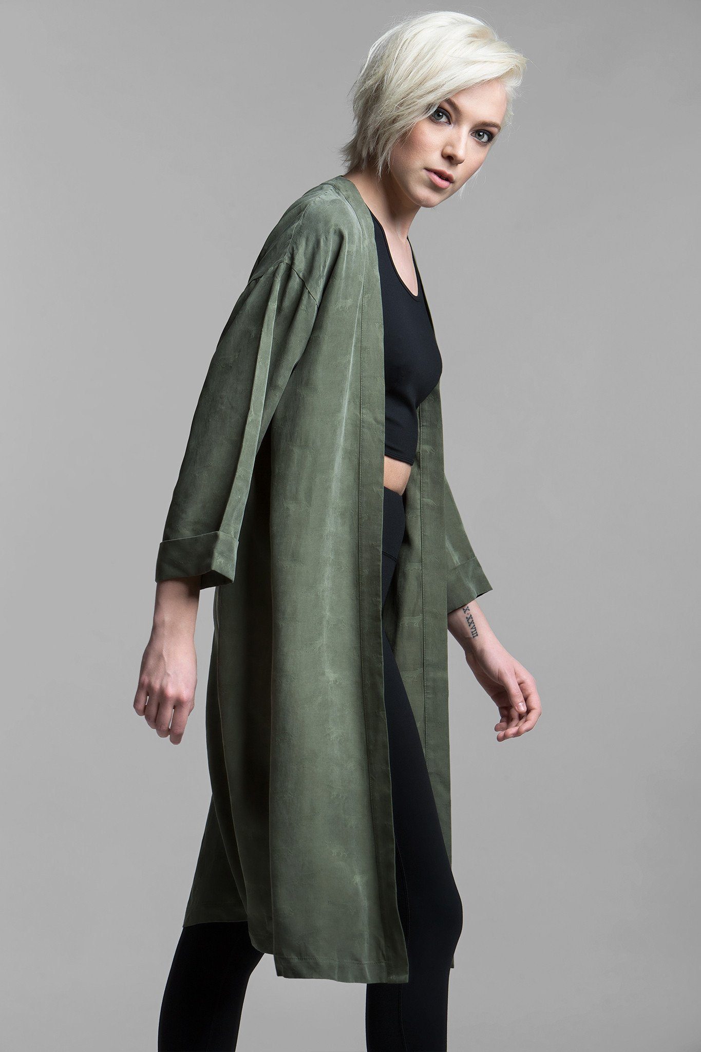 Aio Kimono II - Japanese Traditional Kimono Robe for Women & Men - Elegant Loungewear for Home, Spa, and Yoga