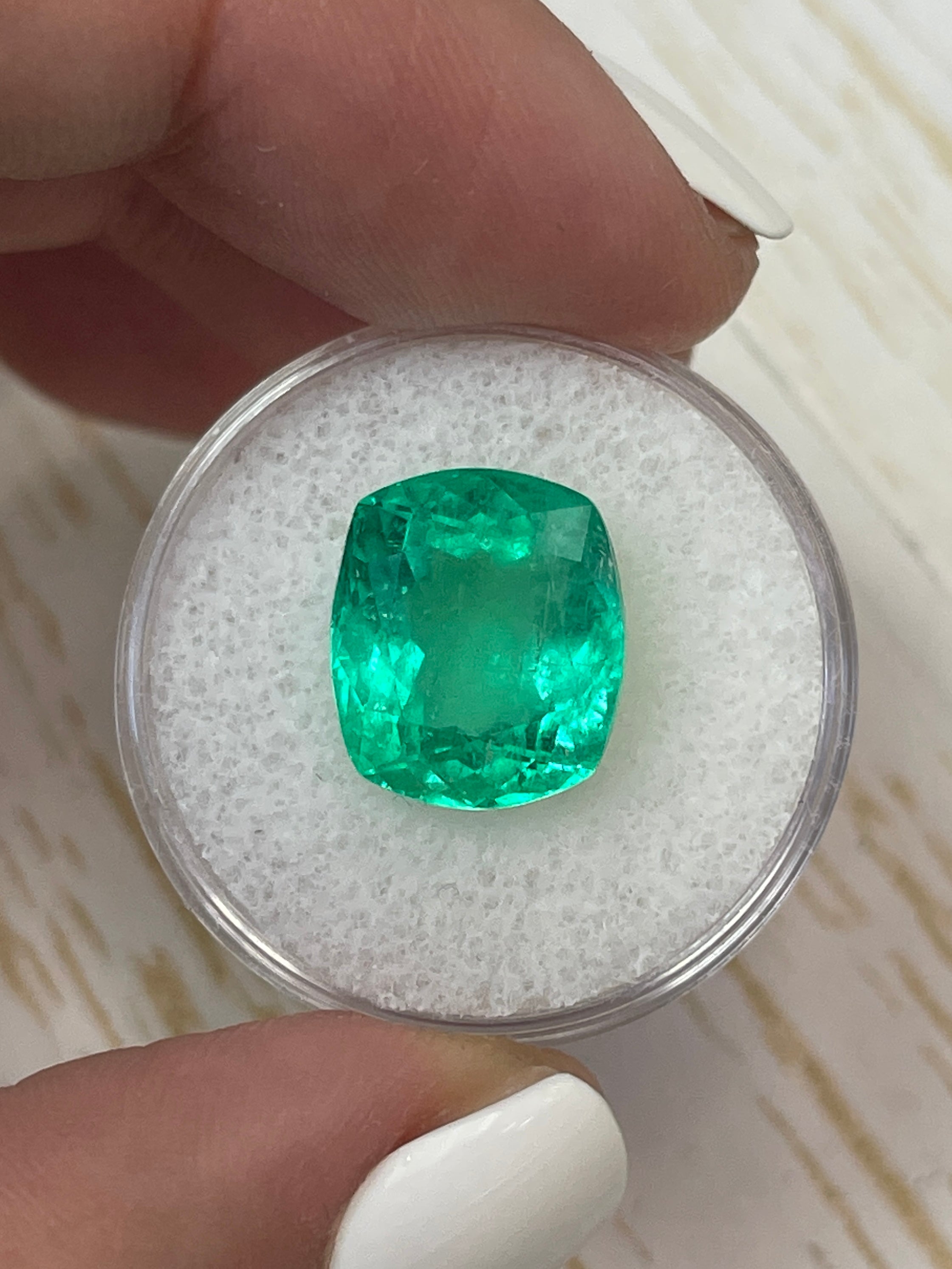 8.20 Carat Muzo Green Natural Loose Colombian Emerald - 13.4x11.5mm Cushion Cut Gemstone for Jewelry Making & Engagement Rings