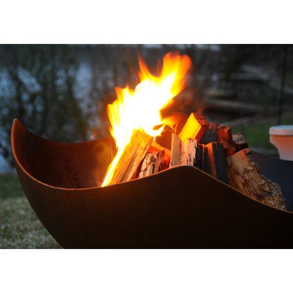 Stunning Manta Ray Fire Pit - Outdoor Patio & Backyard Fireplace for Cozy Gatherings & Camping - Durable Steel & Rust-Resistant Design