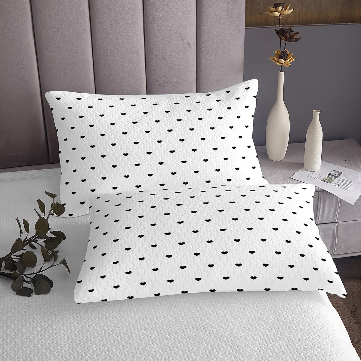 **White and Black Twin Size Quilt Set with Cute Heart Pattern - Cartoon Love Geometric Bedspread Coverlet for Kids, Girls, Boys & Teens - Includes 1 Pillowcase - Perfect for Bedroom Decor & Cozy Sleep**