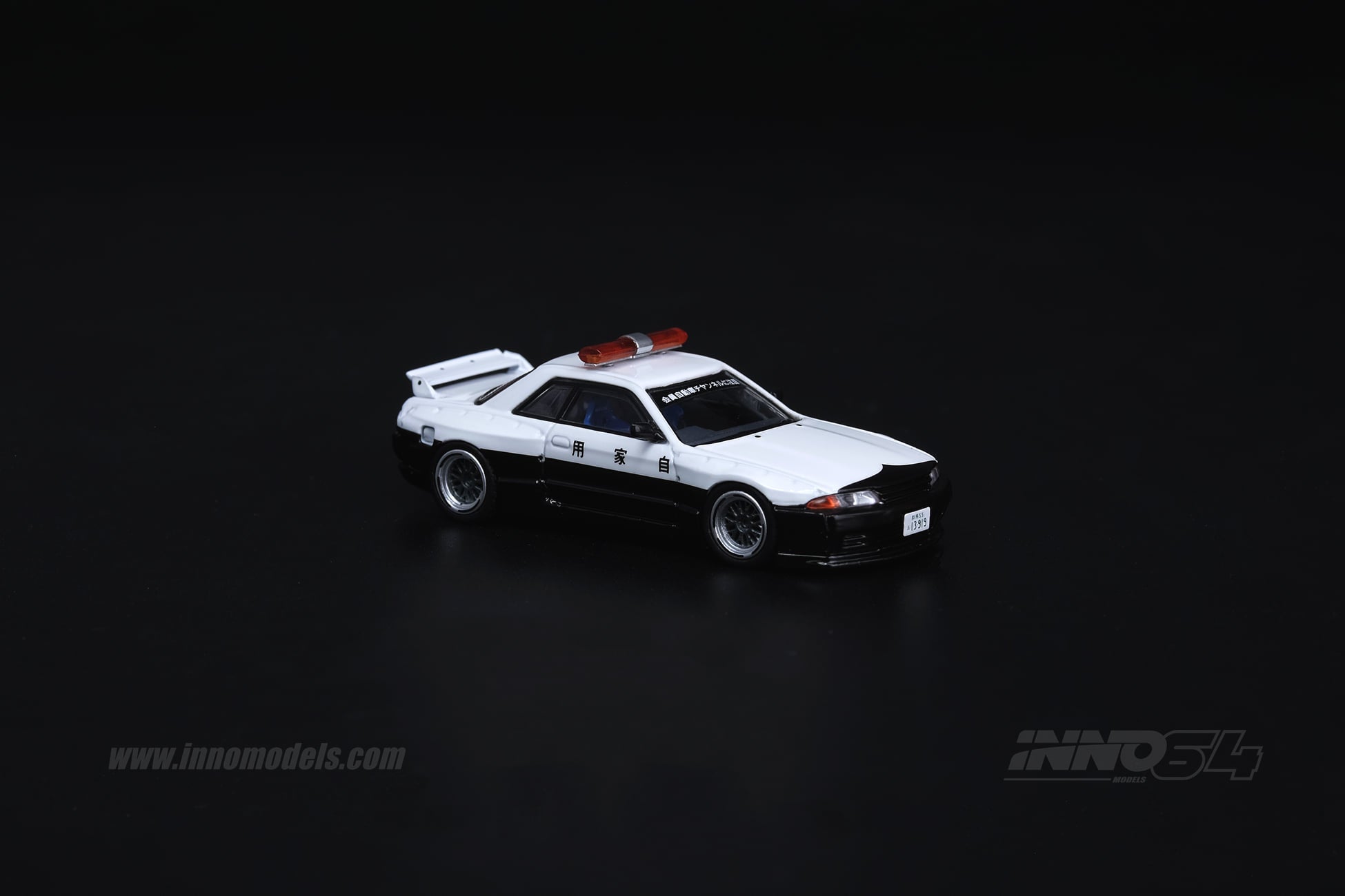 INNO Models 1:64 Scale Nissan Skyline GT-R R32 Pandem Police Car - Diecast Model Toy for Collectors, Display & Racing Scenes