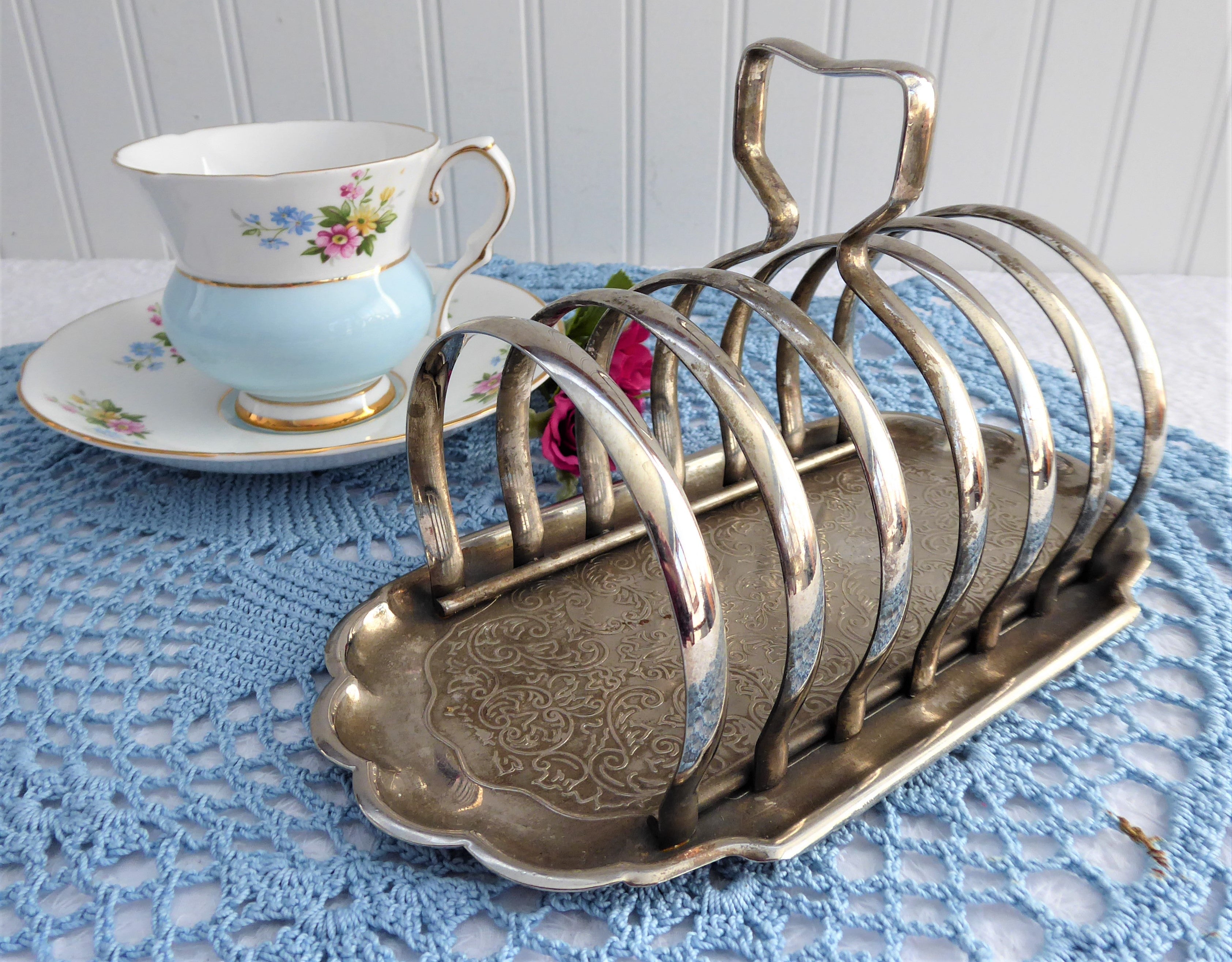 Vintage 1950s Silver Plated Toast Rack - 6 Slice Holder with Attached Crumb Tray - English Style Toast Letter Organizer - Perfect for Breakfast Table, Kitchen Decor & Retro Dining Display
