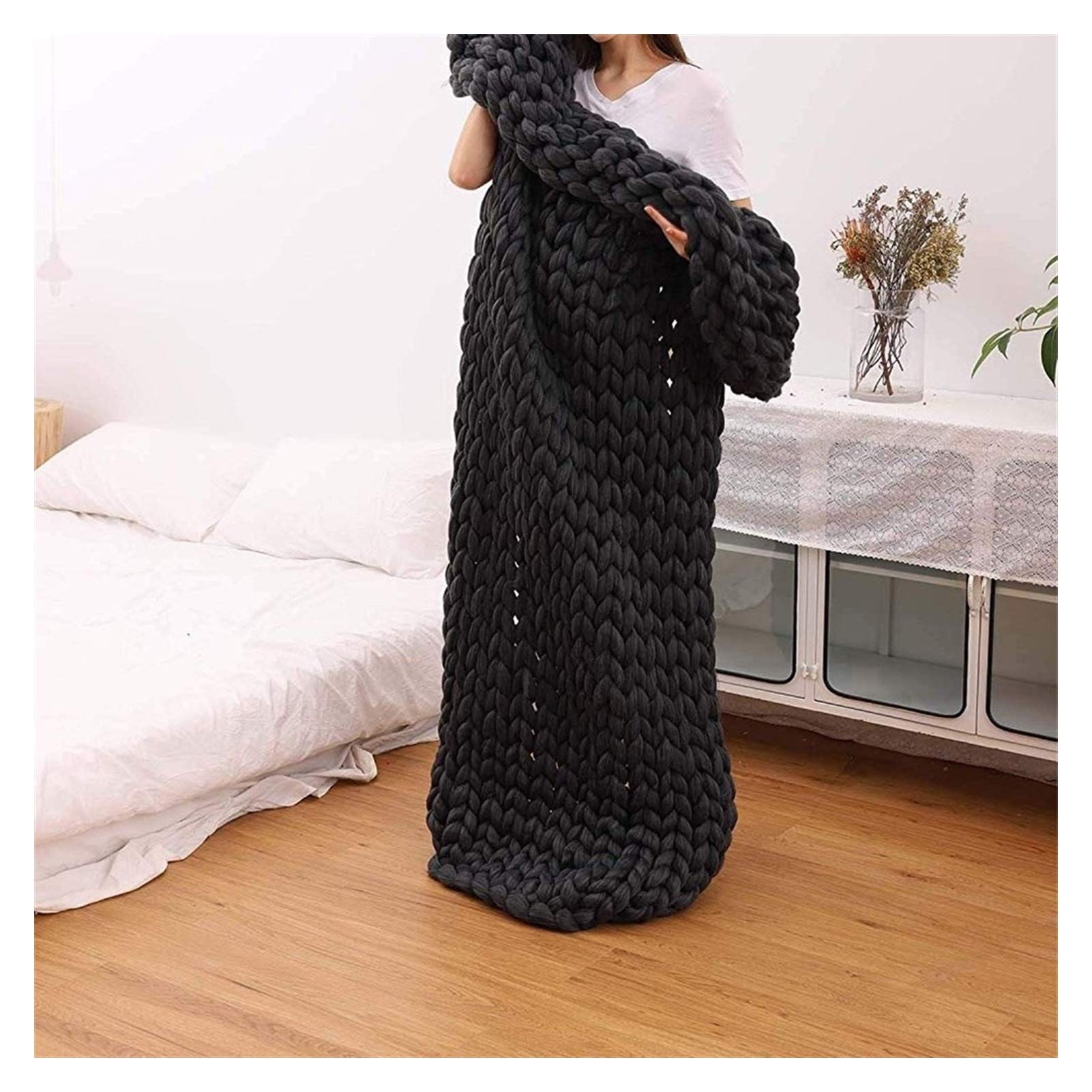 LICHUXIN Giant Chunky Knit Blanket - 200x200cm Oversized Handmade Yarn Throw for Couch, Bed, Sofa & Pet | Ultra Soft Cozy Home Decor Gift (Black) - Perfect for Lounging, Movie Nights & Winter Warmth