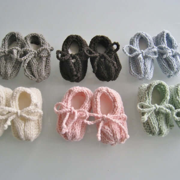 Baby Winter Poncho, Beanie & Booties Set - Warm Newborn Outfit for Girls & Boys - Perfect for Holiday Photos, Outdoor Adventures & Cozy Family Time