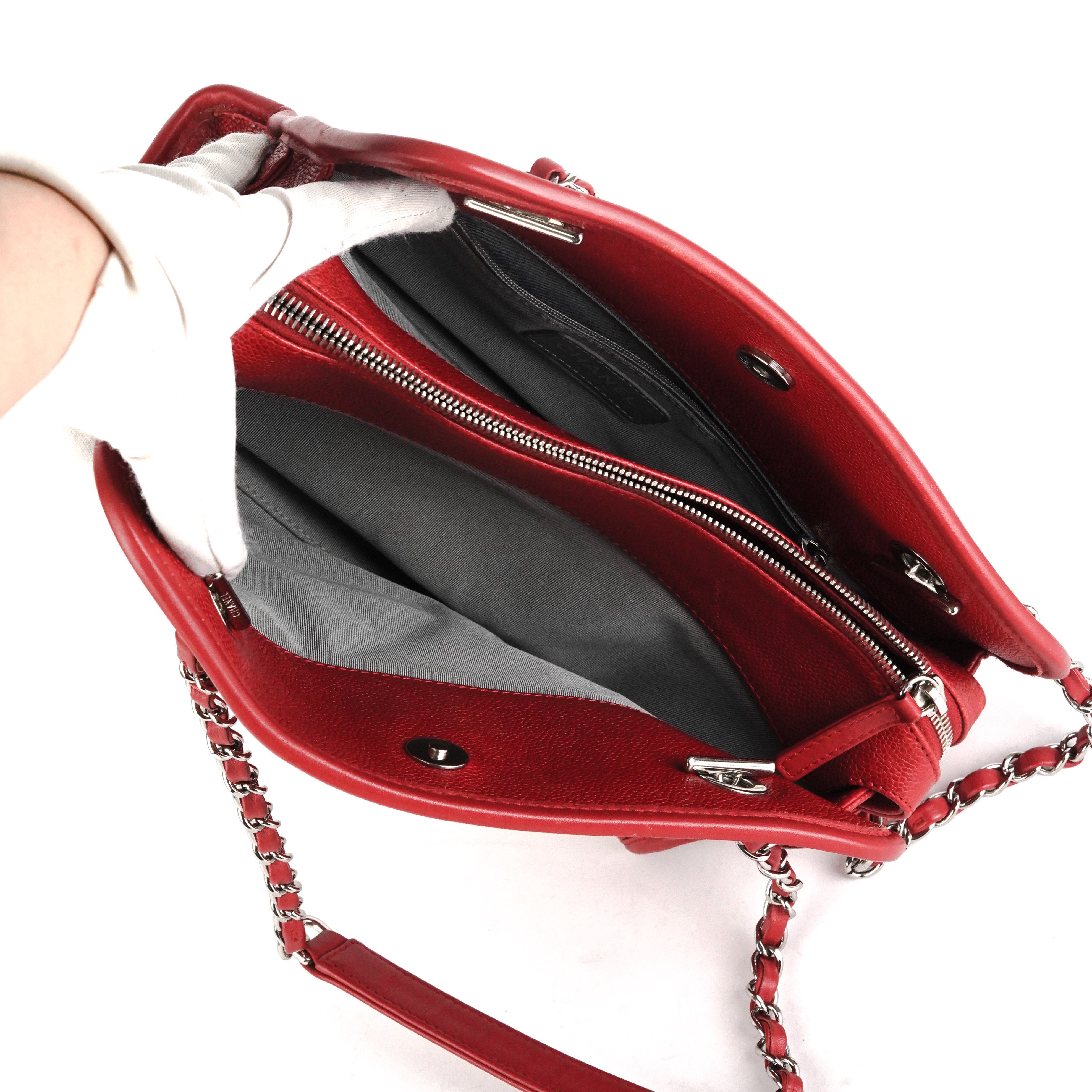 Chanel Caviar Leather Shoulder Bag in Red - Elegant Crossbody Purse for Women, Perfect for Parties, Dates, and Everyday Use