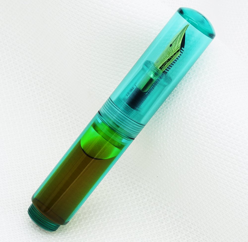 Majohn Wancai Mini Fountain Pen - Transparent Pocket-Sized Travel Pen with Fine 0.5mm Nib | Includes 6 Black Ink Cartridges | Perfect for Journaling, Note-Taking & Everyday Carry (Green)