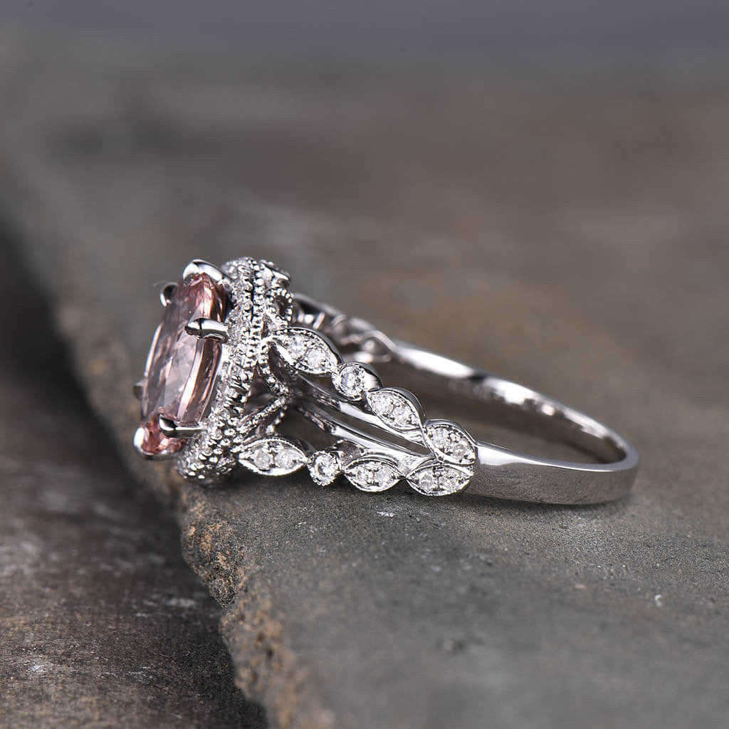 Exquisite Split Shank Oval Morganite Diamond Halo Engagement Ring for Women - Perfect for Proposals, Anniversaries & Romantic Occasions