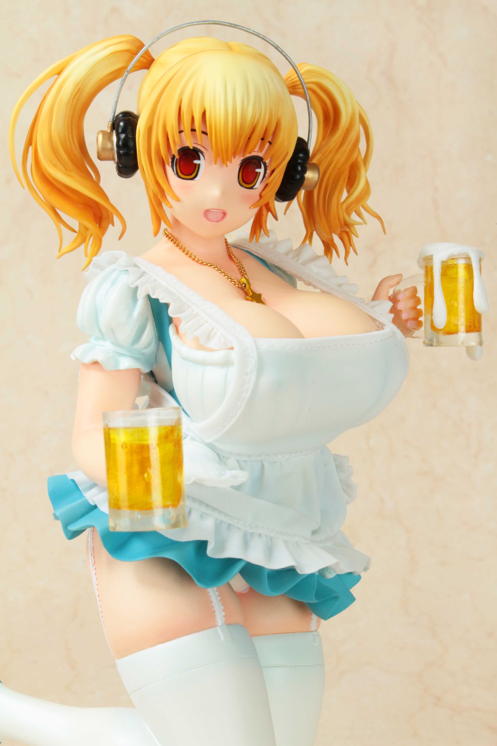 Aplus Nitro Super Sonic: Super Pochaco Beer Girl PVC Figure (1:6 Scale) - Anime Collectible for Display & Gaming Room Decor