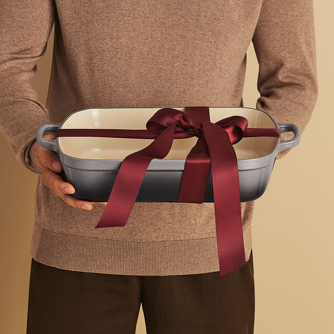 Le Creuset 4.9 Quart Rectangular Roaster - Oyster Color | Premium Enameled Cast Iron Dutch Oven for Baking, Roasting & Serving | Perfect for Thanksgiving Turkey, Holiday Meals & Family Dinners