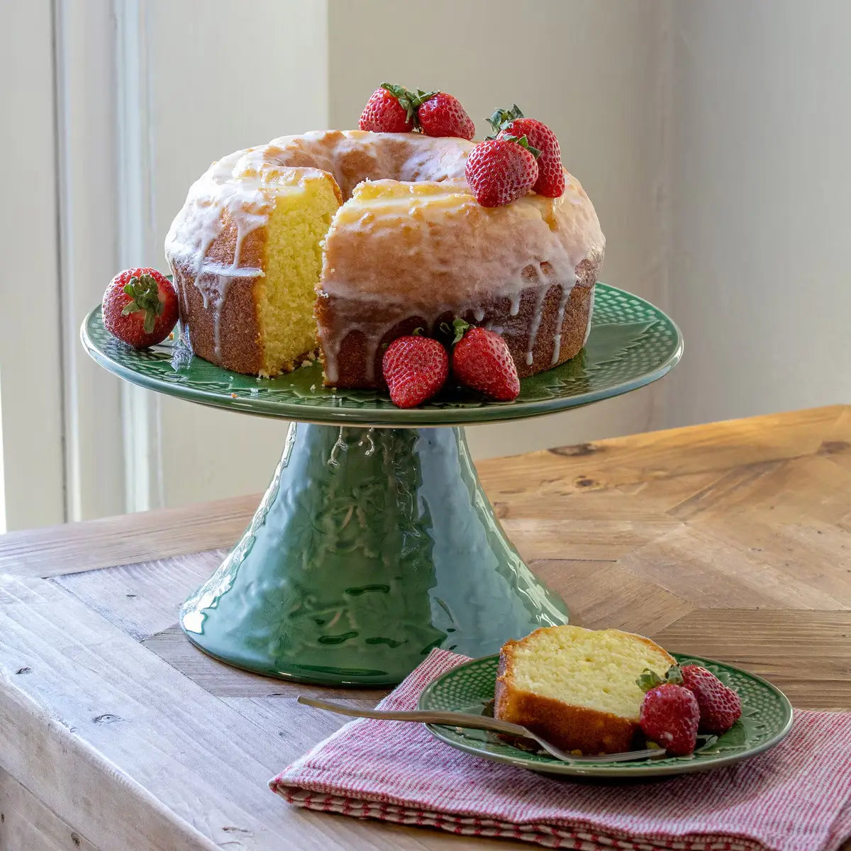 Elegant Green Glazed Cake Stand - 12 Inch Decorative Dessert Display for Weddings, Birthdays & Parties - Perfect for Showcasing Cakes, Cupcakes & Pastries