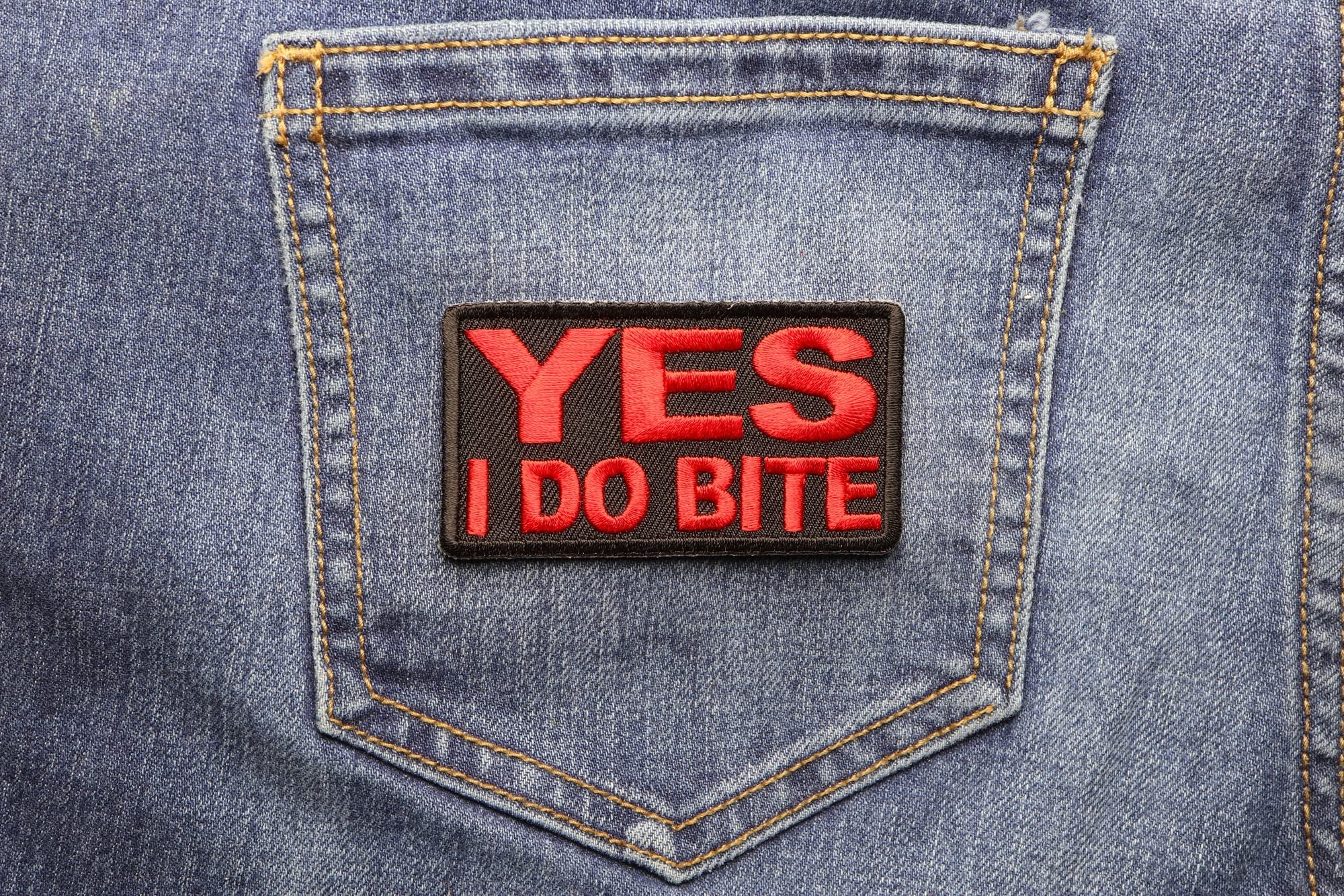 Funny 'Yes I Do Bite' Iron-On Patch for Adults - Humorous Sew-On Applique for Jackets, Hats & Backpacks - Perfect for Pranking Friends & Adding Personality to Your Outfits