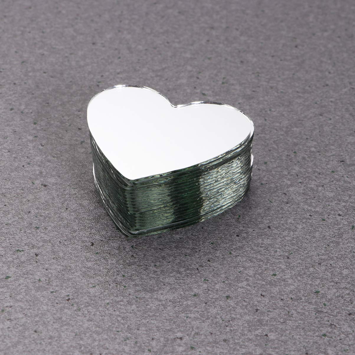Healifty Round Craft Mirror 20 Pcs - Glass Mirror Tiles, Heart Shaped Mini Mirrors for DIY Arts & Crafts, Home Decor, Scrapbooking, and Mosaic Projects