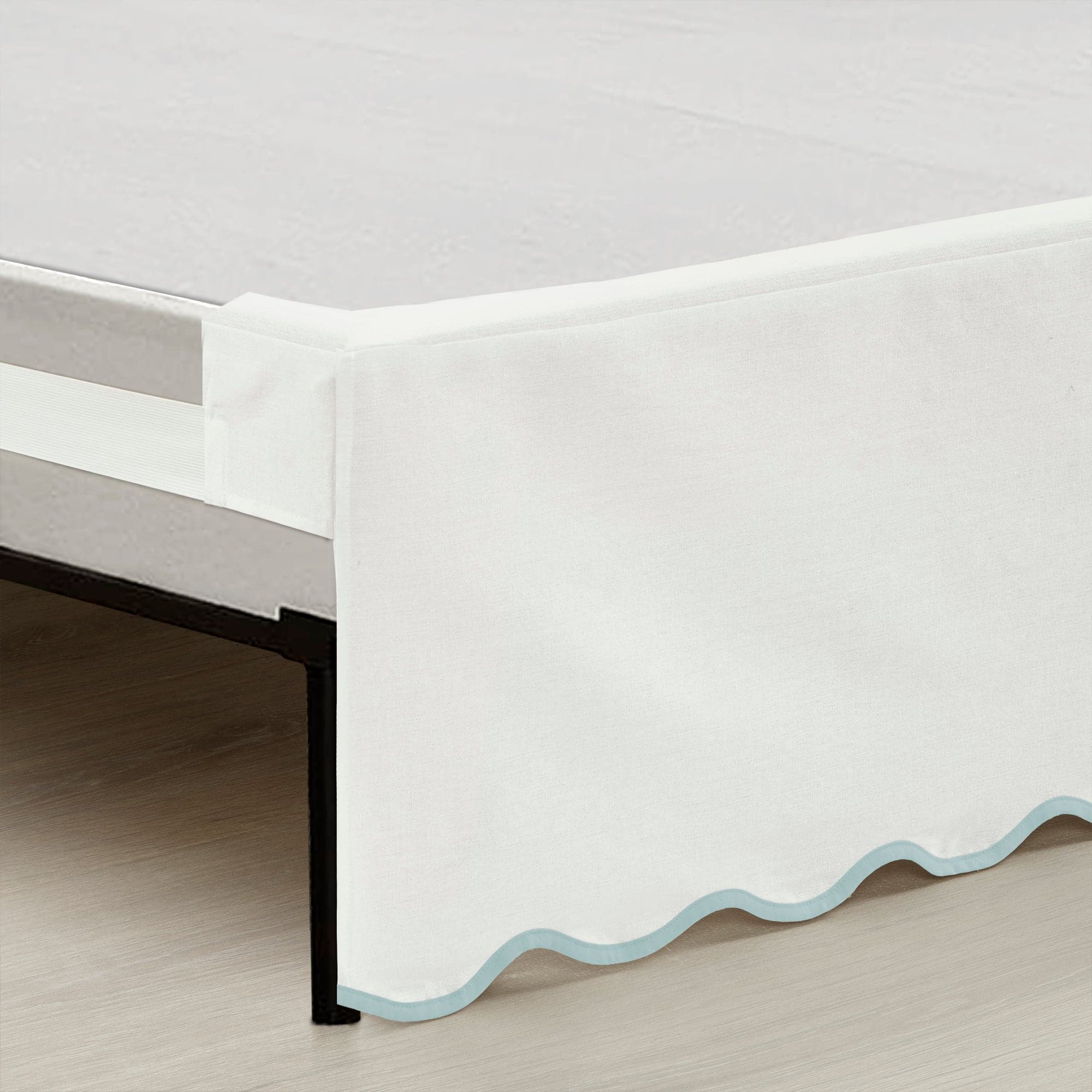 Coastal Chic Scalloped Edge Bed Skirt - Elegant Ruffled Dust Ruffle for Queen Size Beds | Perfect for Beach House Decor & Coastal Bedroom Design