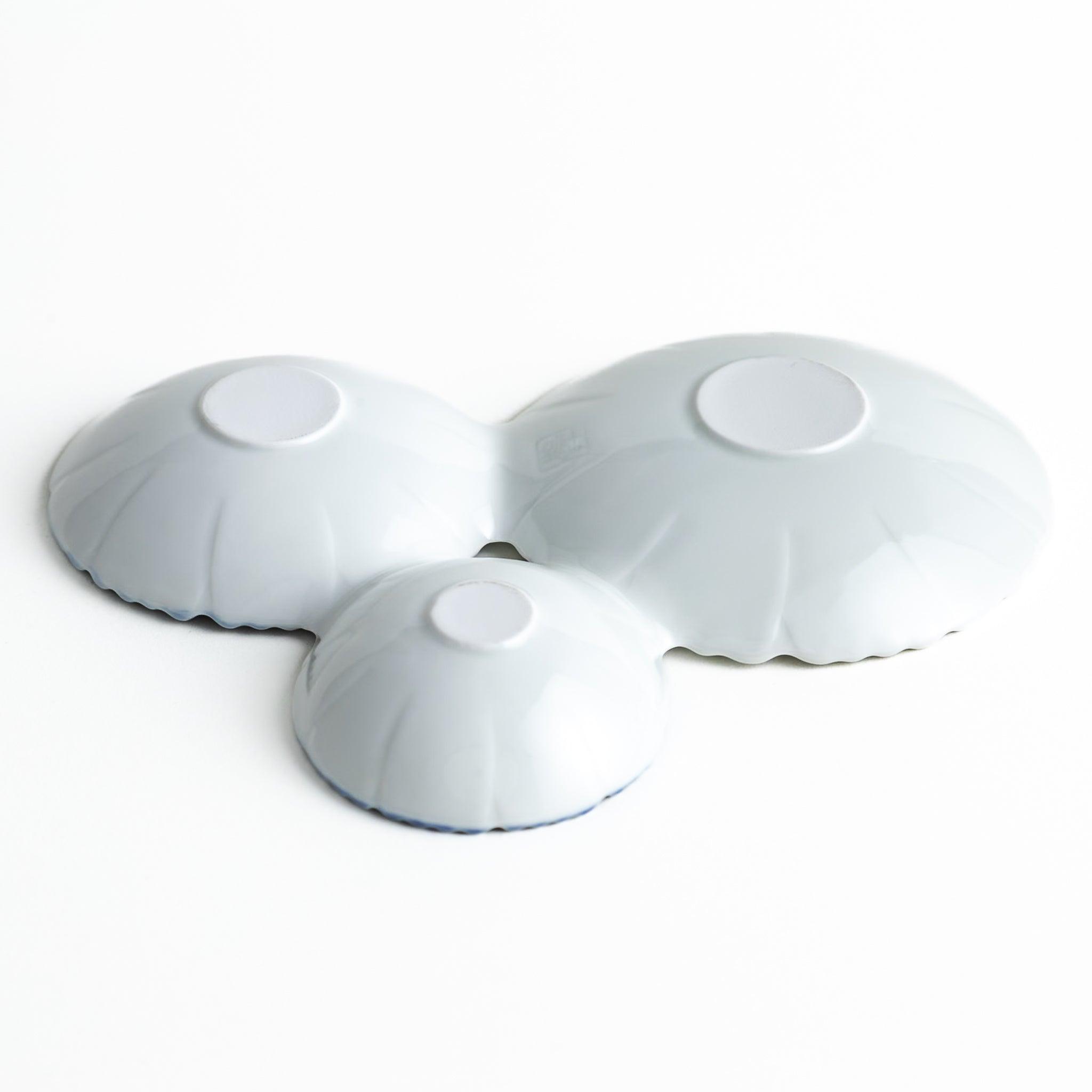 Premium 3-Compartment Sauce Dish for Sushi, Dumplings & Dipping - Elegant Chrysanthemum Design for Asian Dining & Party Serving