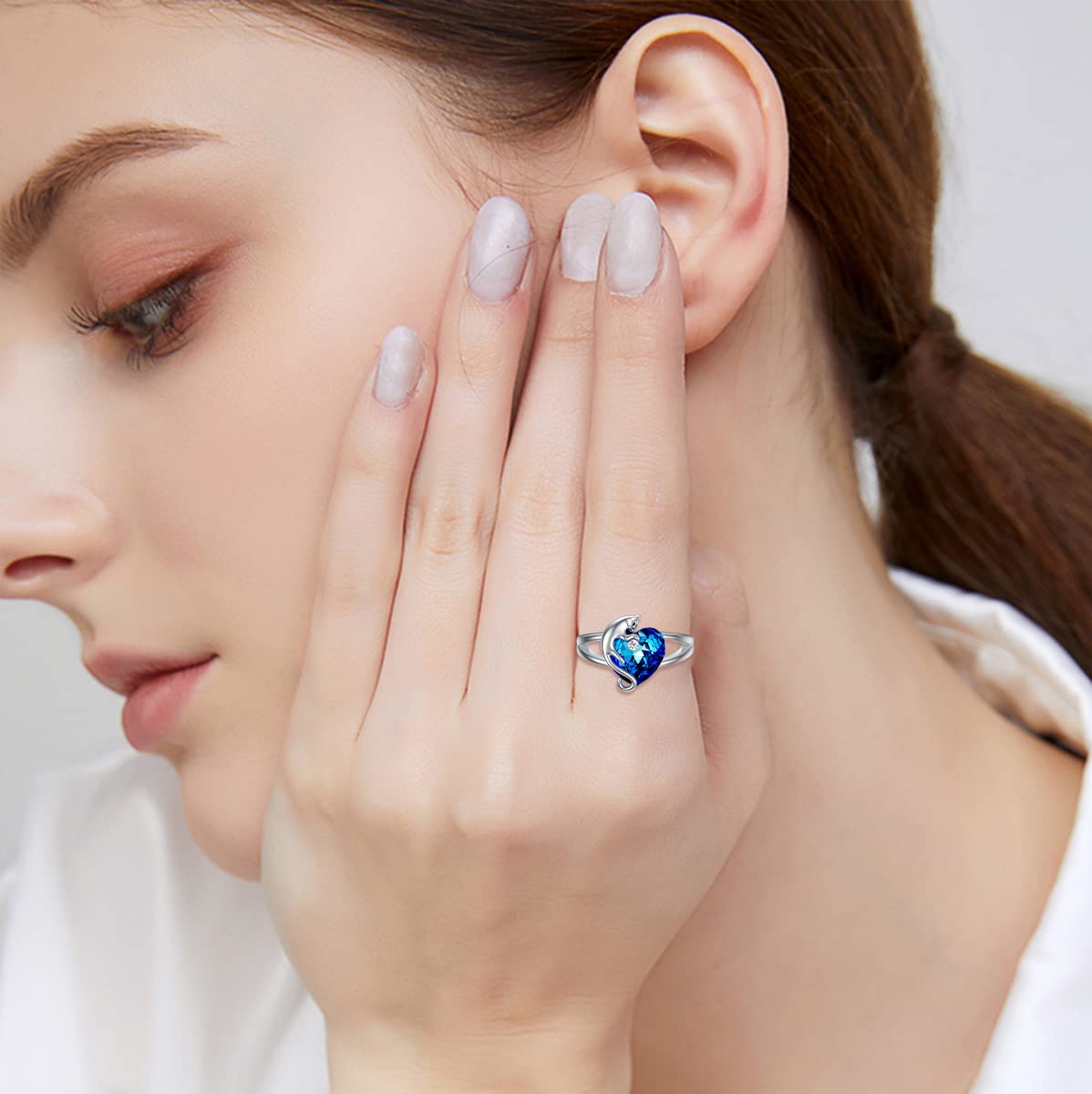 AOBOCO 925 Sterling Silver Cat Ring with Heart Crystal from Austria - Dainty Cat Jewelry for Women, Perfect Cat Lover Gift for Birthday, Anniversary & Valentine's Day - Wear to Parties, Dates & Special Occasions