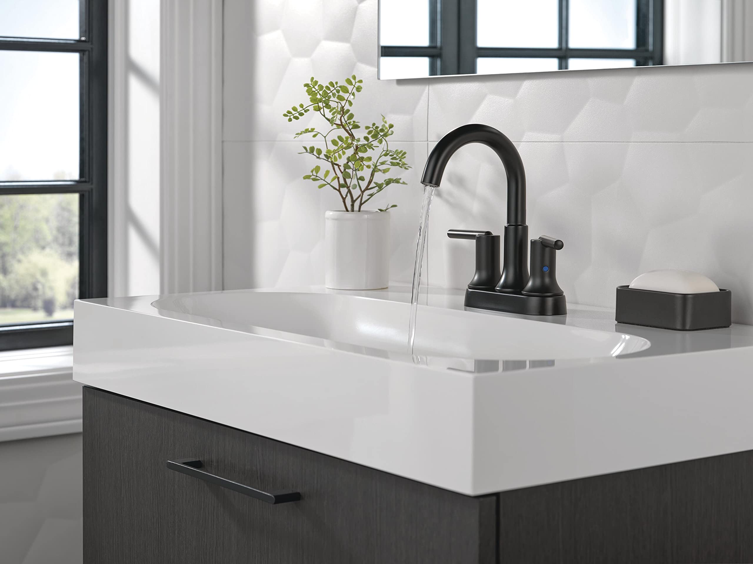 Delta Trinsic Matte Black Bathroom Sink Faucet with Diamond Seal Technology - Centerset Bathroom Faucet with Metal Drain Assembly - Perfect for Modern Bathroom Vanities & Powder Rooms (Model 2559-BLMPU-DST)