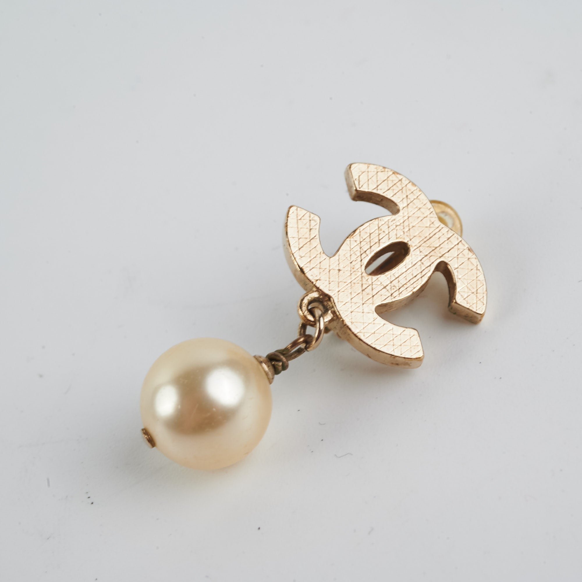 Chanel CC Logo Pearl Drop Earrings - Fashion Costume Jewelry for Women | Elegant Party & Evening Wear Accessories