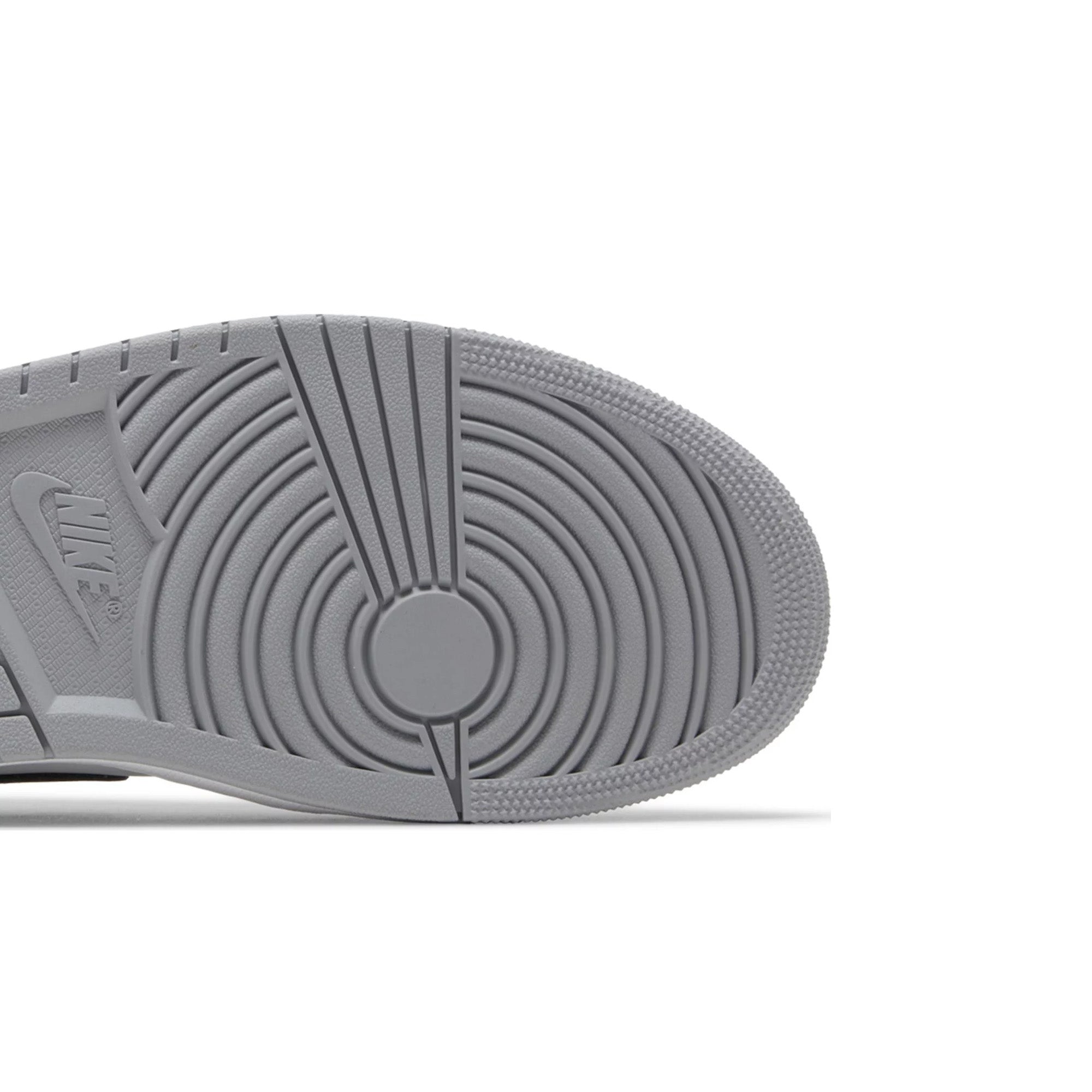 Air Jordan 1 Retro Low OG 'Barons' Basketball Shoes 2024 Edition - Men's Sneakers for Casual Wear, Street Style & Court Performance