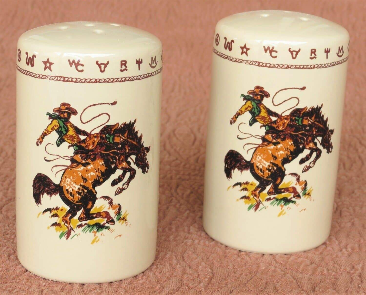 Rustic Ranch Salt and Pepper Shakers Set - Wooden Kitchen Tableware for Farmhouse, Country Style Dining & Home Decor