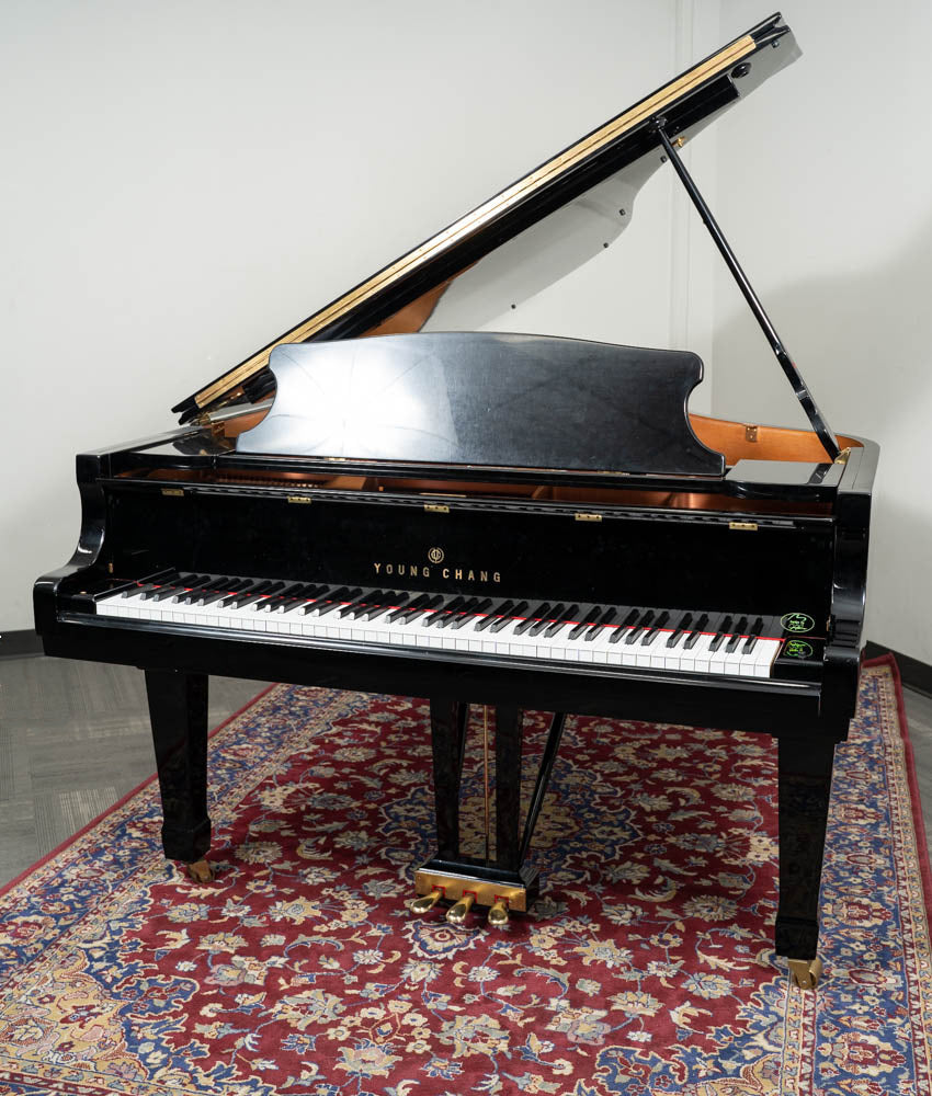 1982 Young Chang 6'10 PG 208 Grand Piano in Polished Ebony - Perfect for Concert Halls, Music Studios & Luxury Home Decor
