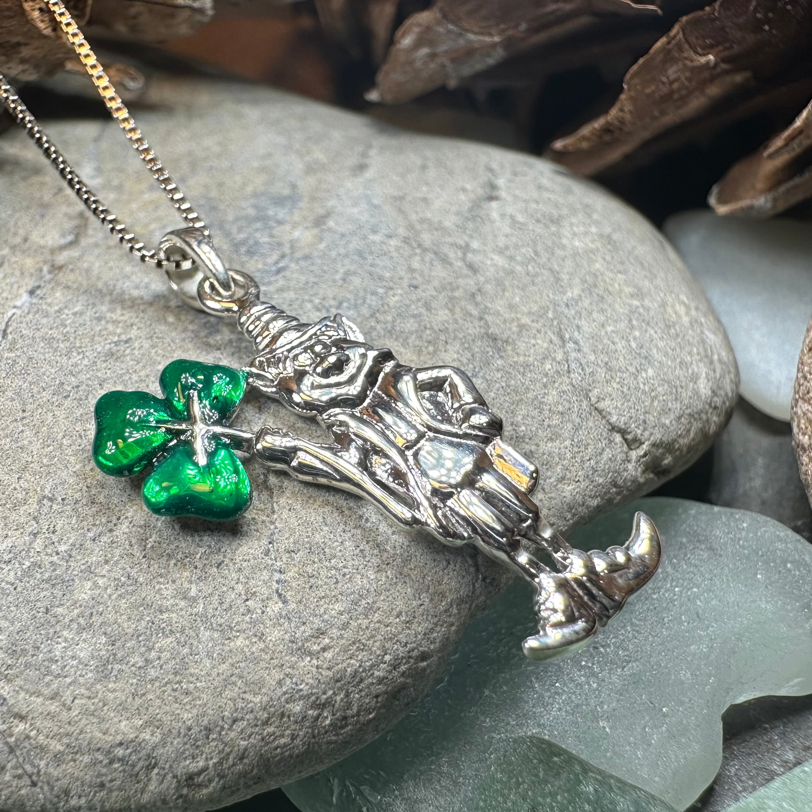Celtic Leprechaun Shamrock Necklace - Irish Clover Pendant for St. Patrick's Day - Perfect for Parties, Gifts & Irish Pride