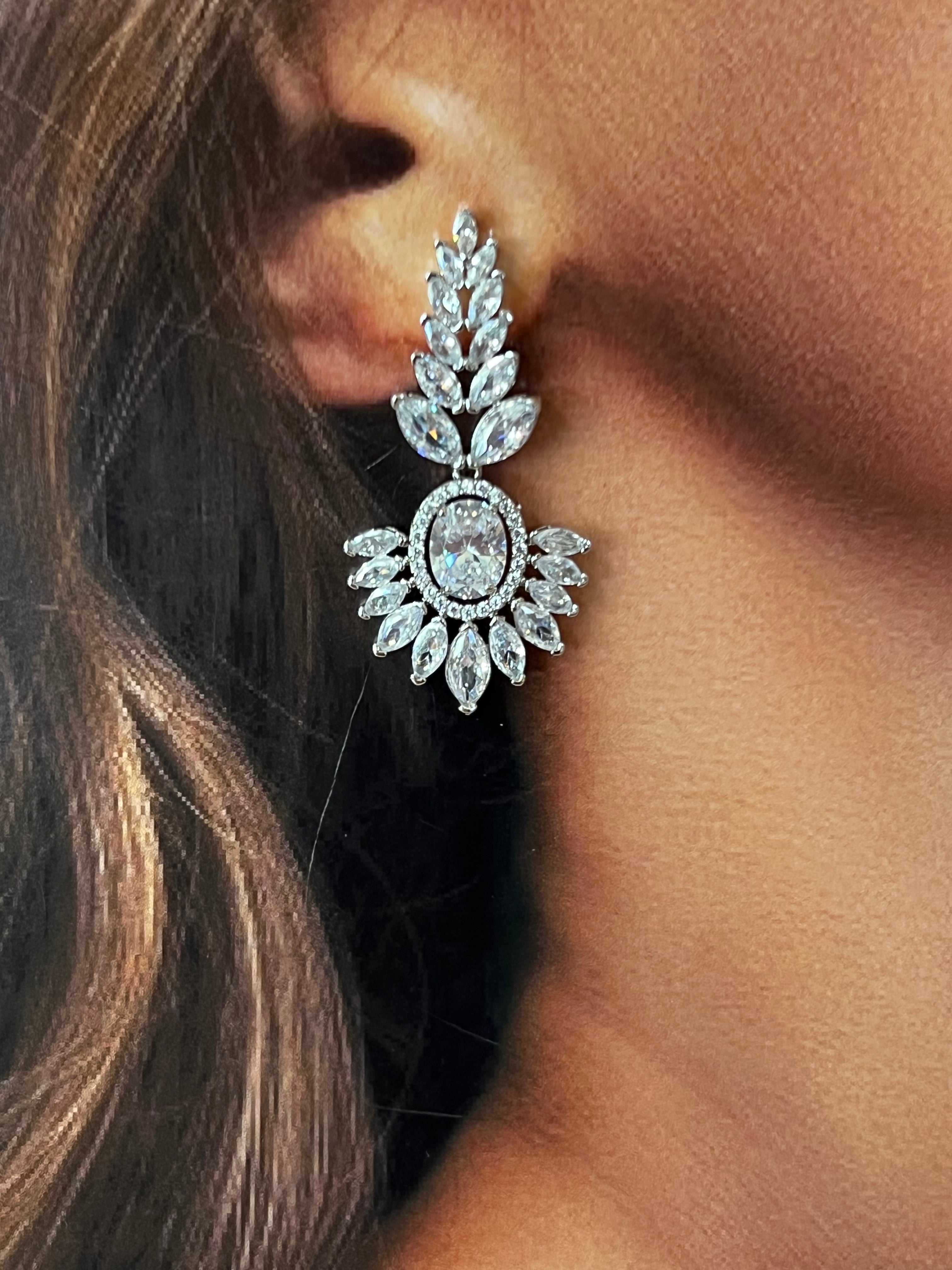 Stylish IRIS Earrings with Glamorous Swarovski Crystals – Perfect for Parties, Weddings & Evening Events