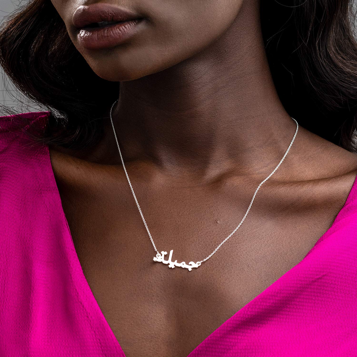 Custom Arabic Name Necklace - Personalized Nameplate Pendant Jewelry for Women - Elegant Dainty Gift for Her, Mom, Wife - Perfect for Mother's Day, Christmas, Birthday Gifts - Everyday Wear & Special Occasions