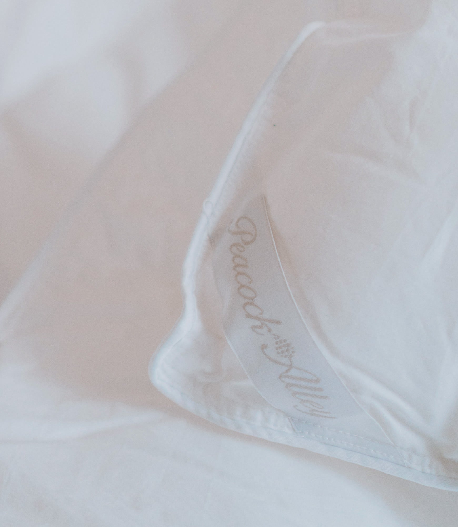 Luxury Down Alternative Duvet - Hypoallergenic Comforter for All Seasons | Soft & Breathable Bedding for Hotels, Guest Rooms & Master Bedrooms