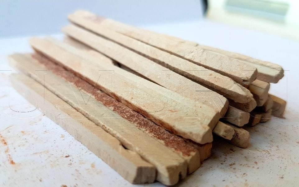 Natural Red Slate Pencils for Kids - Pack of 30 Edible Chalk Sticks (200g) - Safe Non-Toxic Limestone Writing Tool for Classroom, Slate Boards & Creative Play