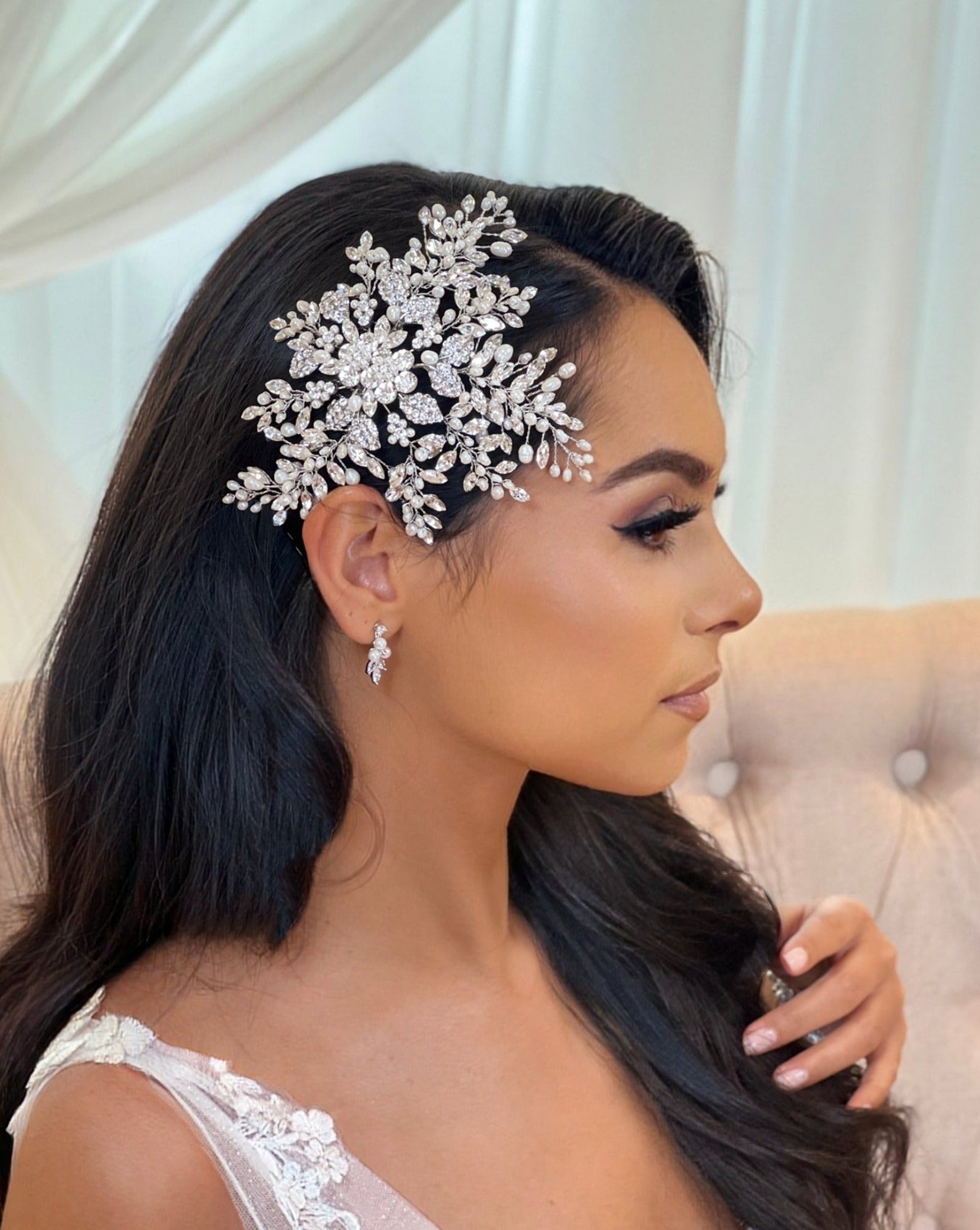 Elegant Floral Crystal Pearl Hair Comb - Vintage Bridal Hair Accessory for Weddings, Prom & Special Occasions