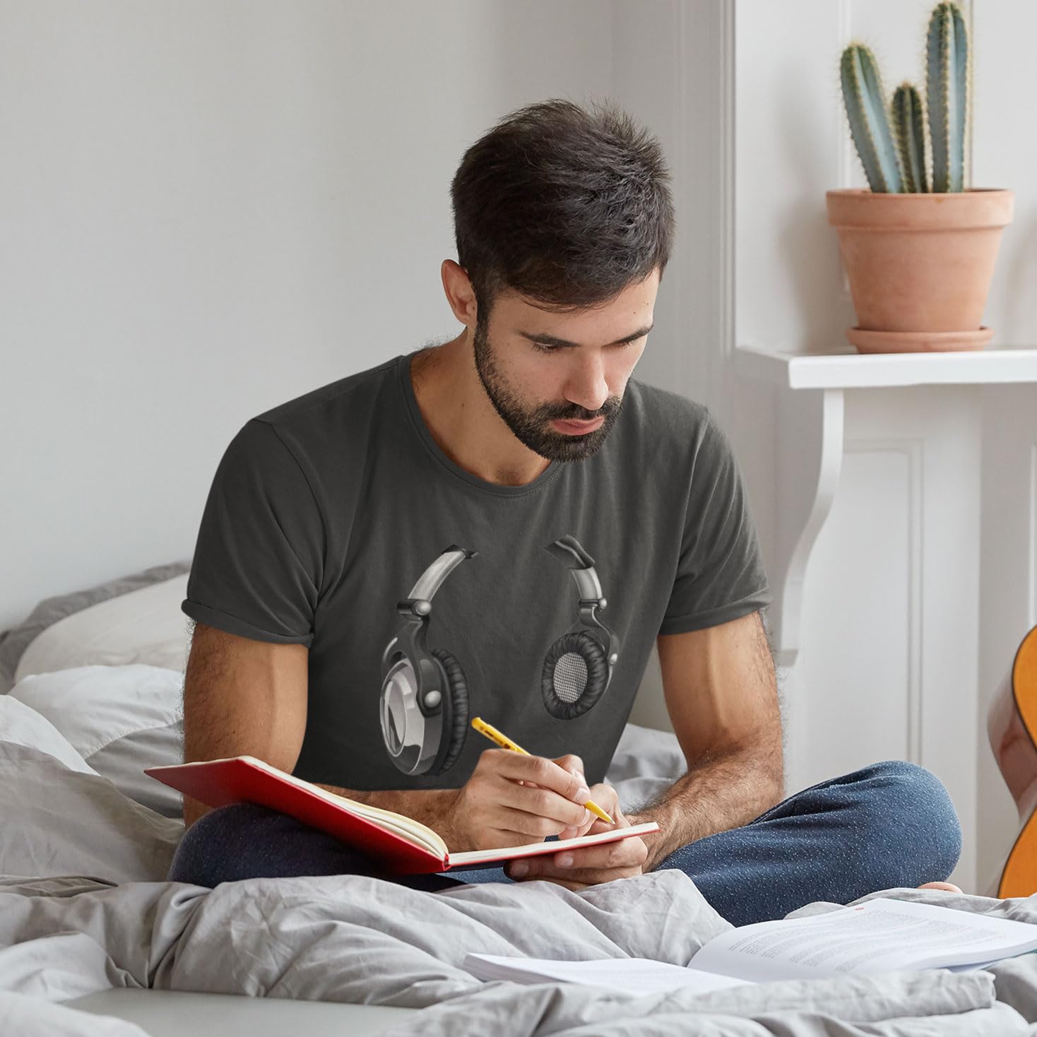 Lepni.me Men's Vintage Music T-Shirt - Retro Headphone & DJ Equipment Graphic Tee for Music Lovers | Perfect Gift for DJs, Musicians & Electronic Music Fans | Casual Wear, Concerts & Music Festivals