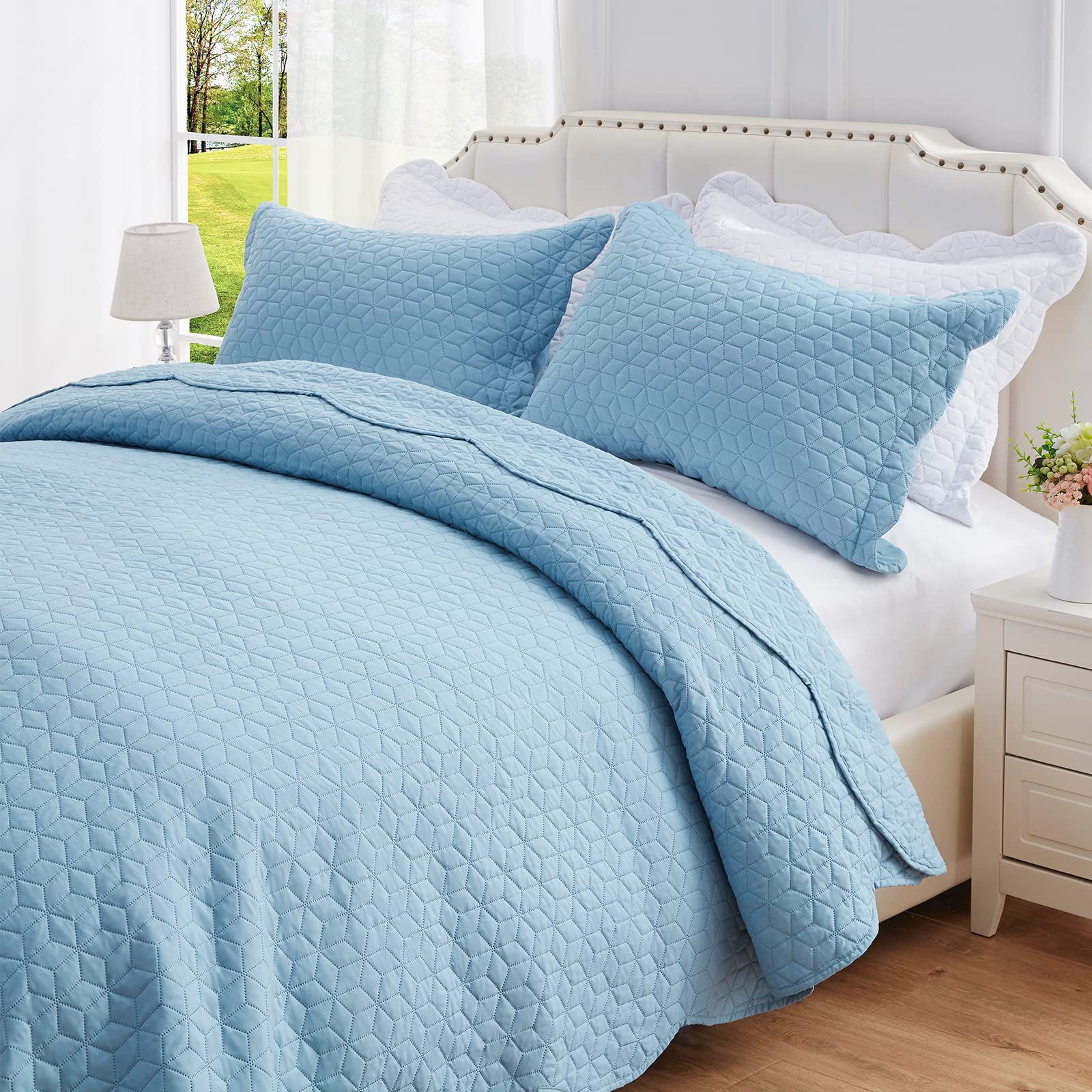 NexHome King Size Quilt Set - 3 Piece Lightweight All-Season Bedspread with Pillow Shams | Soft Breathable Coverlet for King Bed | Perfect for Master Bedroom, Guest Room & Cozy Home Decor