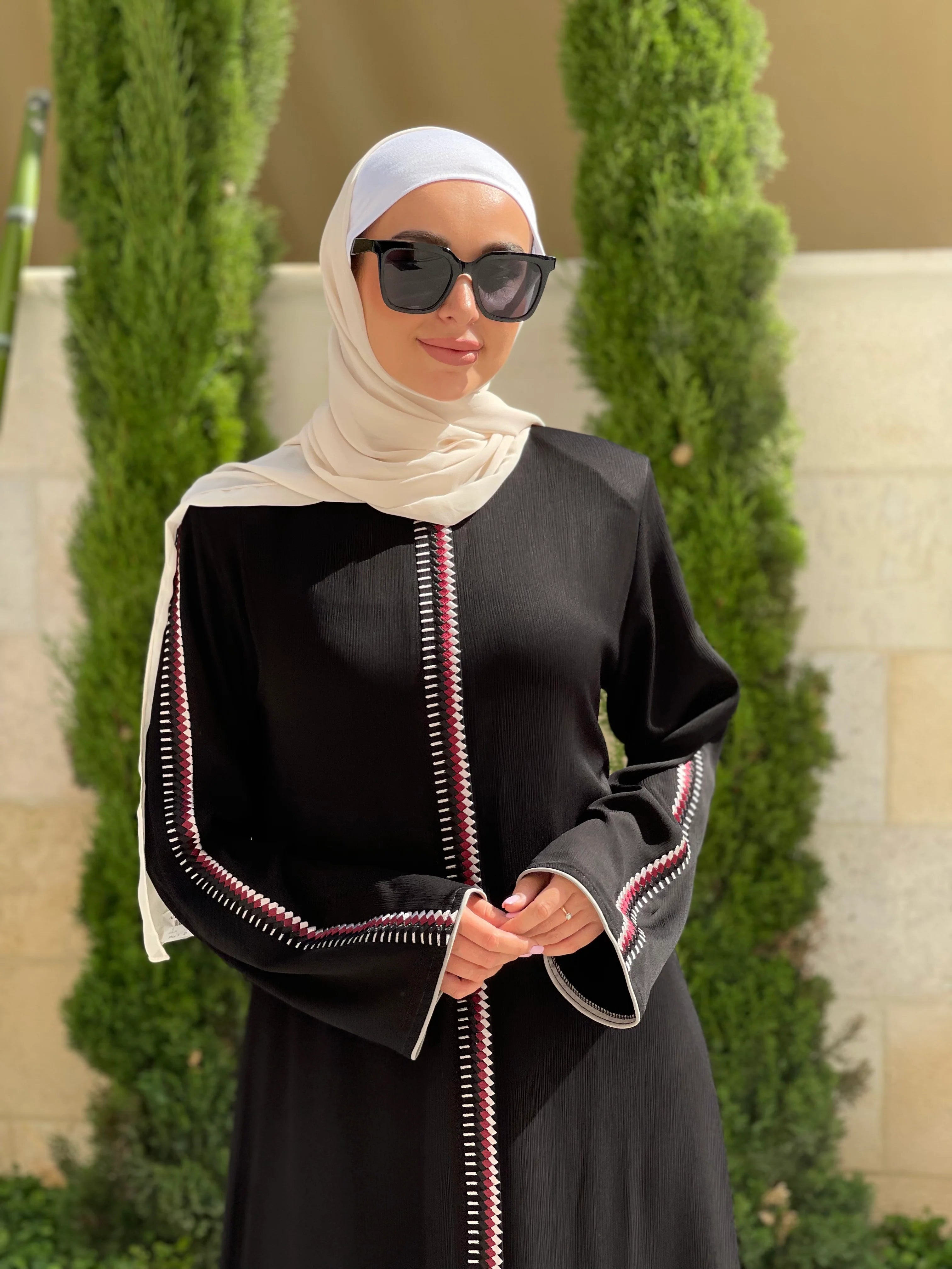 Elegant Embroidered Abaya with Front Zipper Closure - Perfect for Modest Fashion, Prayer, and Special Occasions