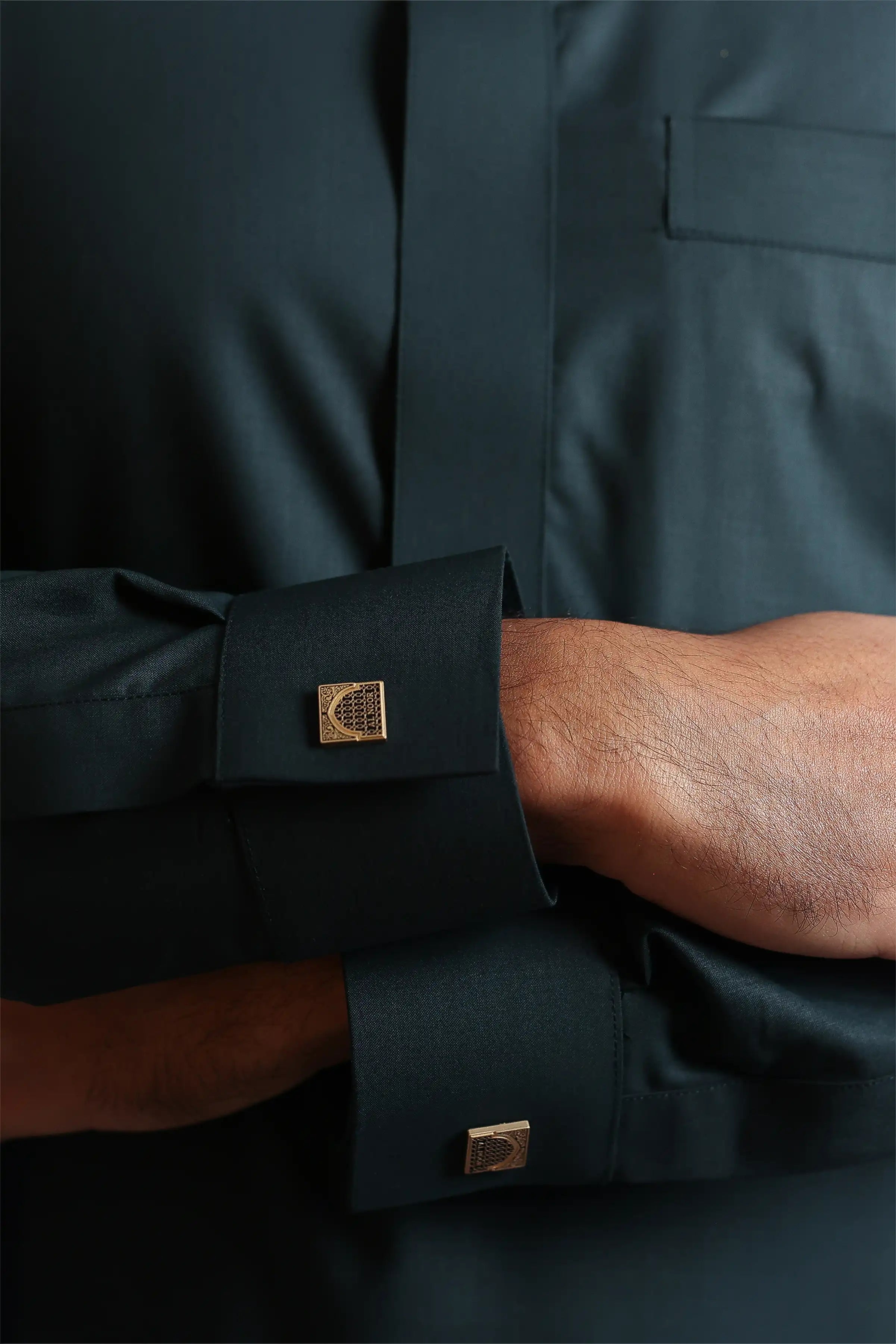 J108 Kids Thobe with Bottle Green Buckle - Traditional Arabic Dress for Boys & Girls - Perfect for Eid, Weddings & Special Occasions