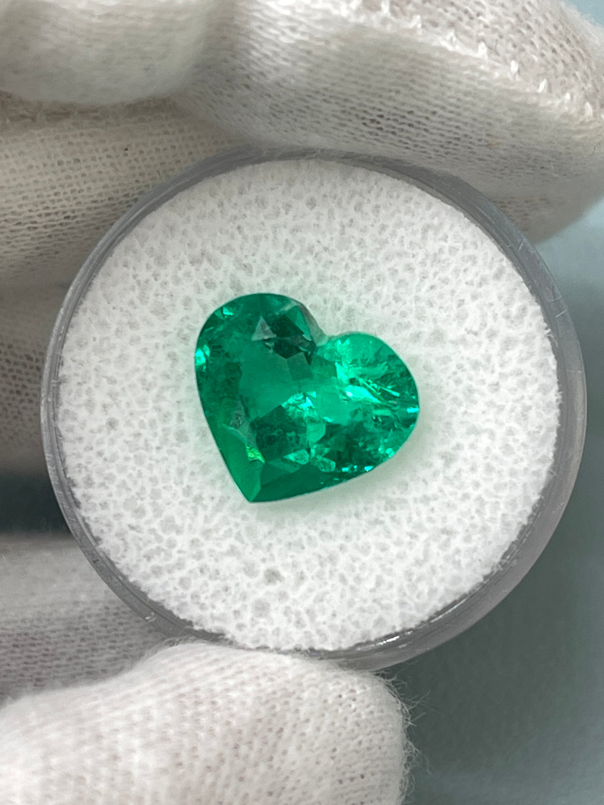 4.92 Carat 11x13mm AAA+ Vivid Green Natural Colombian Loose Emerald Heart Cut Gemstone for Jewelry Making & Engagement Rings