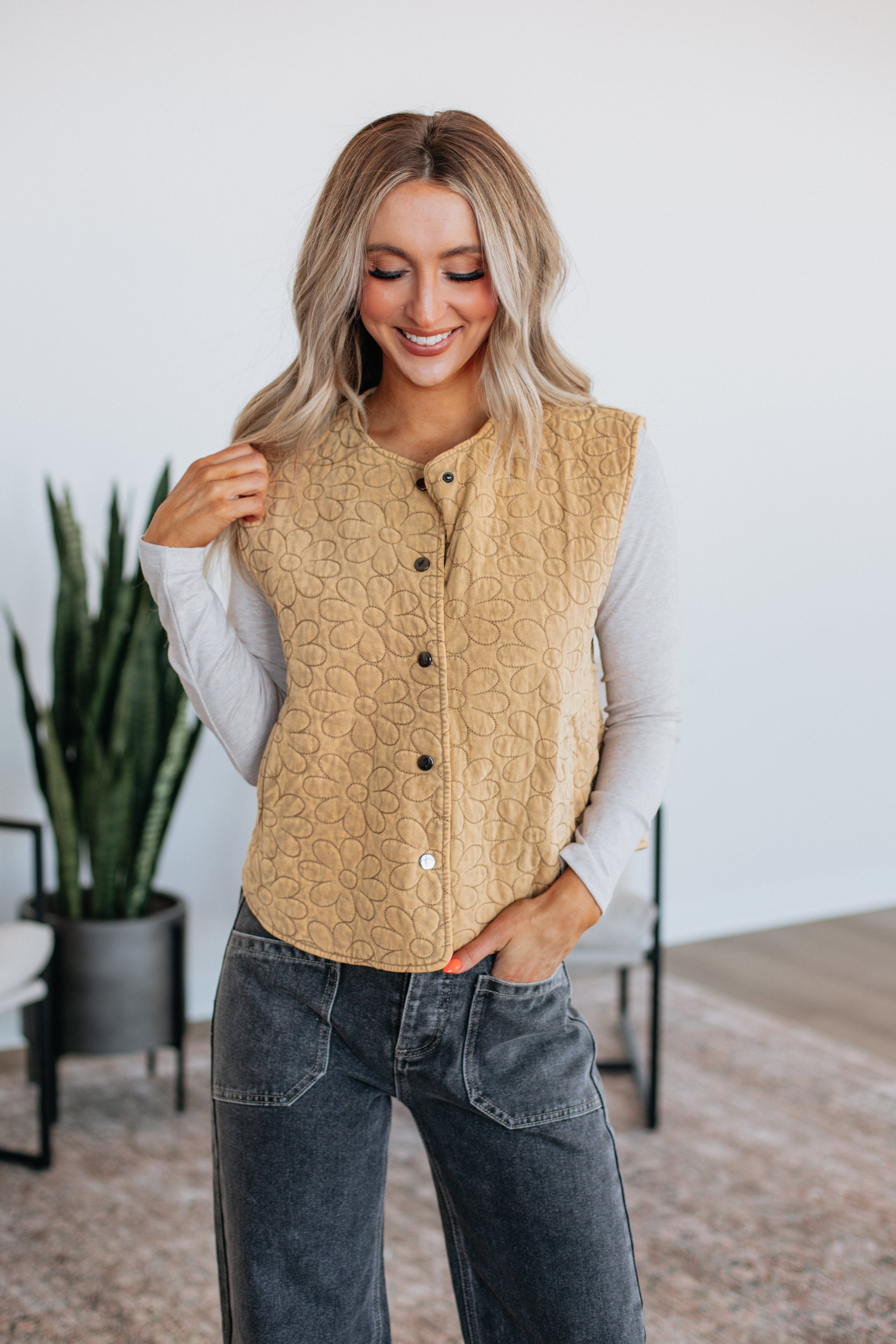 Quilted Puffer Vest for Women - Lightweight Warm Winter Jacket for Outdoor Activities, Hiking & Casual Wear