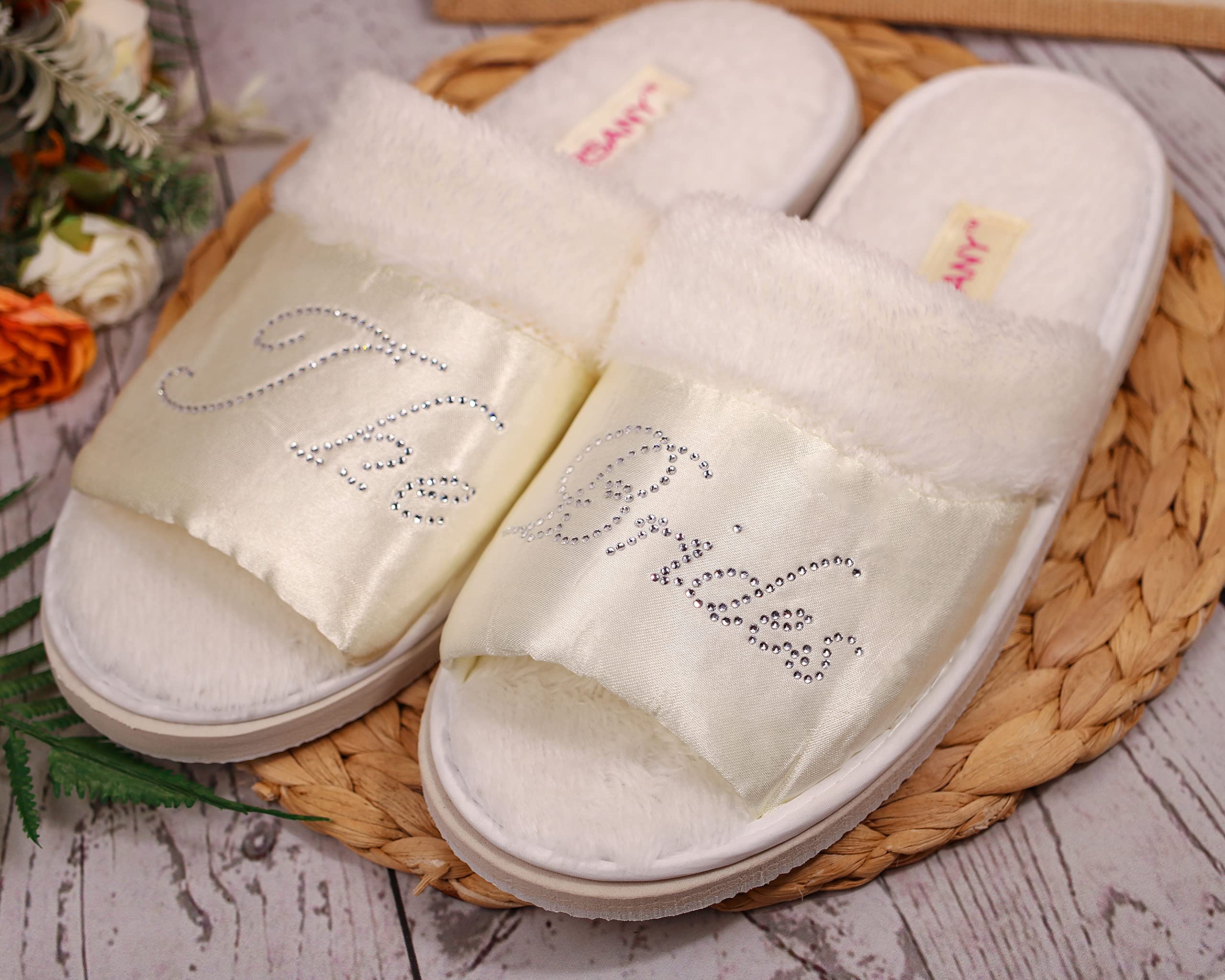 Varsany White Crystal Open Toe Spa Slippers & Tote Bags Set - Wedding Bridal Shower Gift, Bachelorette Party Favors (2-Piece) - Perfect for Bridesmaids, Spa Days & Luxury Relaxation