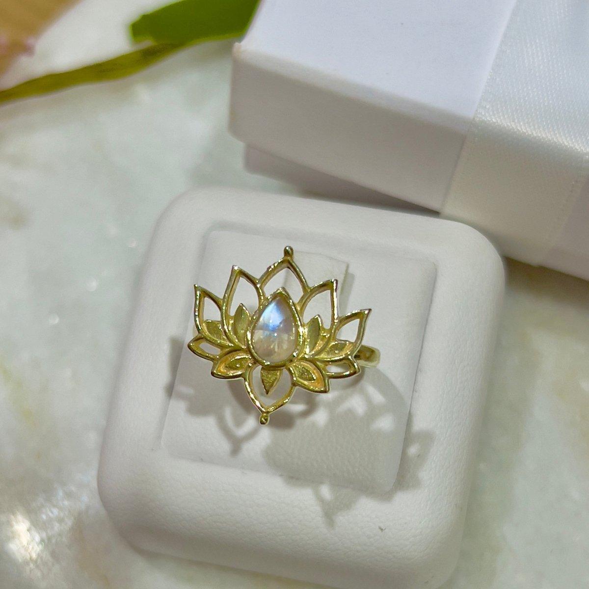 Laihas Opulent Lotus Flower Gold Moonstone Ring for Women - Elegant Boho Jewelry for Wedding, Party & Special Occasions
