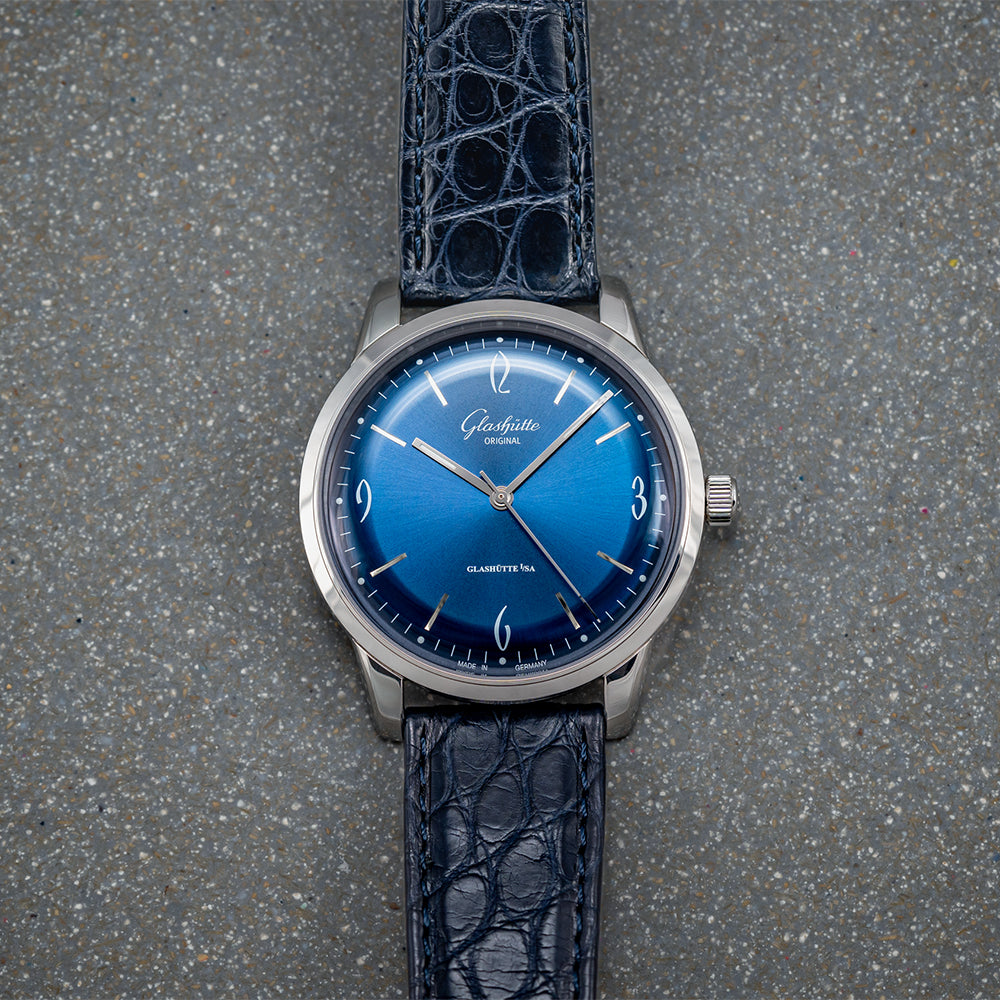 Vintage 1960s Galvanized Blue 39mm Stainless Steel Watch with Leather Strap - Perfect for Retro Fashion & Everyday Wear