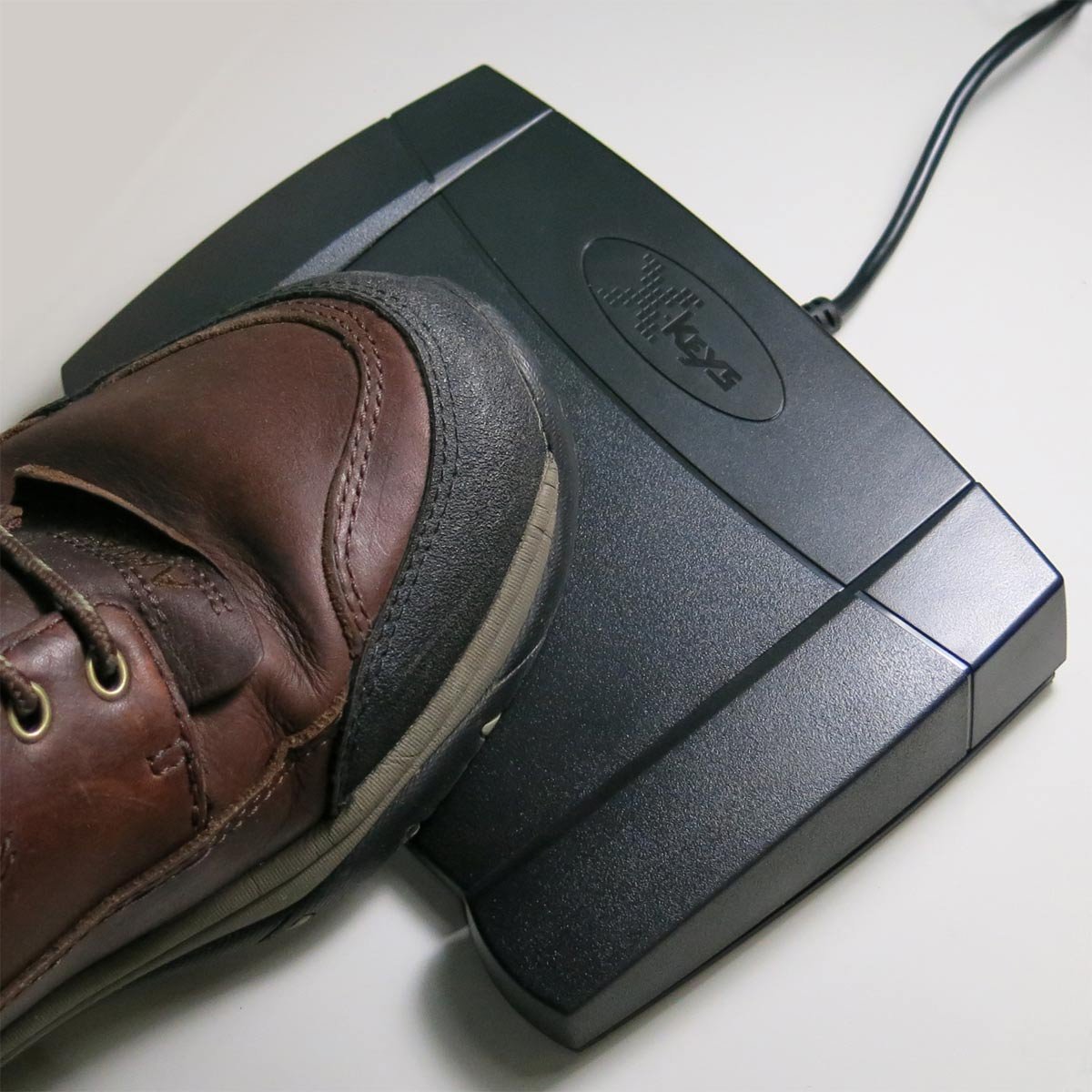 XK-3 USB Programmable Foot Pedal - Hands-Free Control for Drag & Drop, Gaming, Transcription & Video Editing - Front Hinged Design for Comfort & Precision