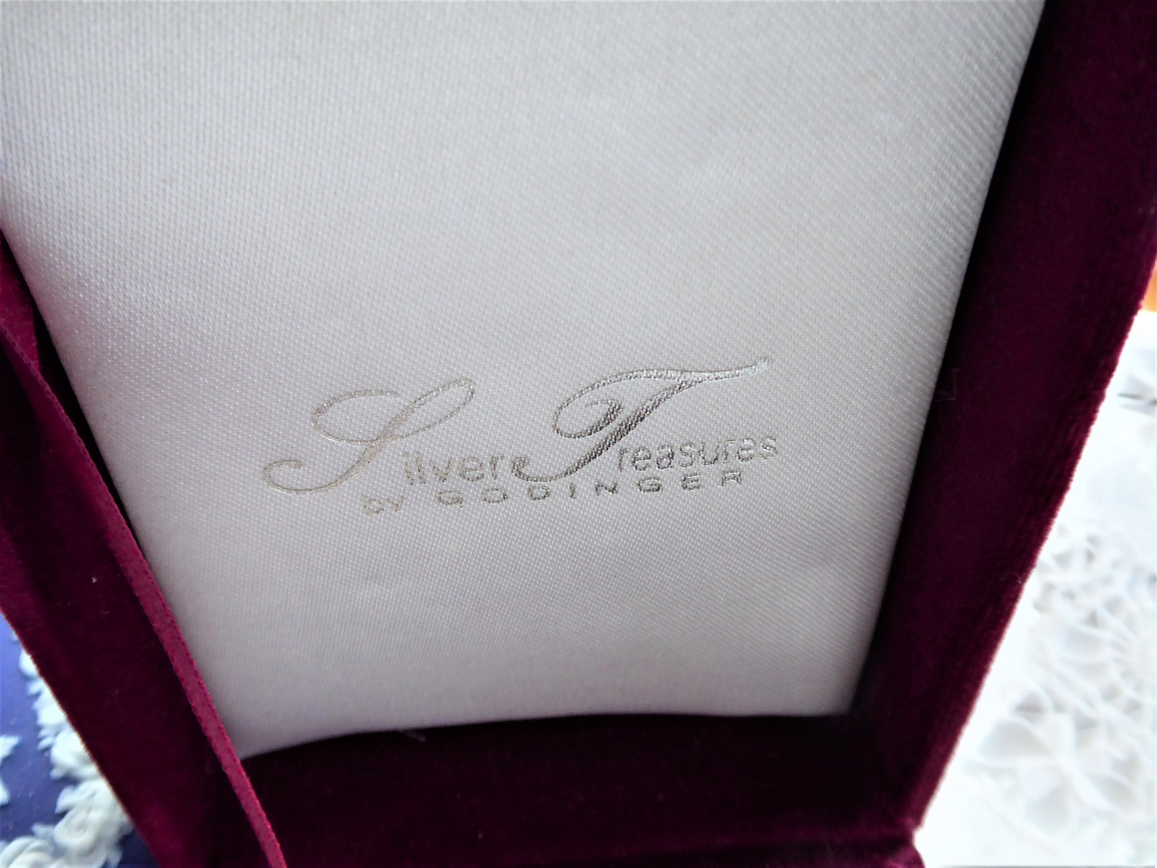 Godinger Silver Plated Engraved Napkin Rings Set of 4 - Elegant Tableware for Weddings & Dinner Parties - Comes in Velvet Gift Box