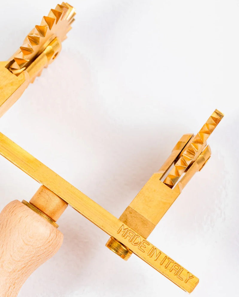 La Gondola Double Fluted Brass Roller Cutter - Premium Brass Crafting Tool for Leather, Fabric & Paper Cutting - Perfect for DIY Projects, Scrapbooking & Upholstery Work