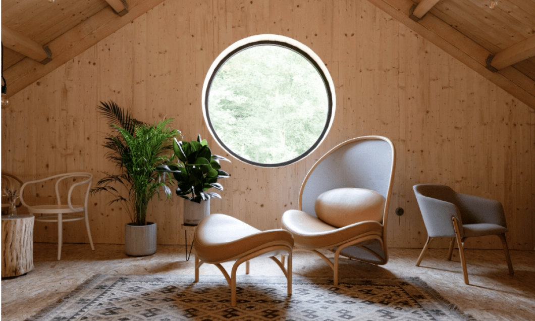 Modern Bentwood Lounge Chair by Ton - Ergonomic Design for Living Room, Office & Cafe - Comfortable Wooden Chip Seat with Stylish Curved Backrest