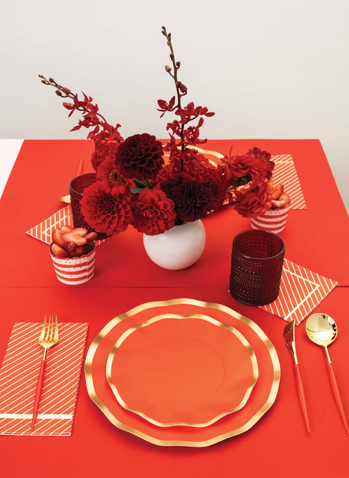 Premium Red & Gold Plastic Cutlery Set - 36-Piece Disposable Silverware for Parties, Weddings & Events - Service for 12 - Elegant Dining Utensils for Catering, Picnics & Special Occasions