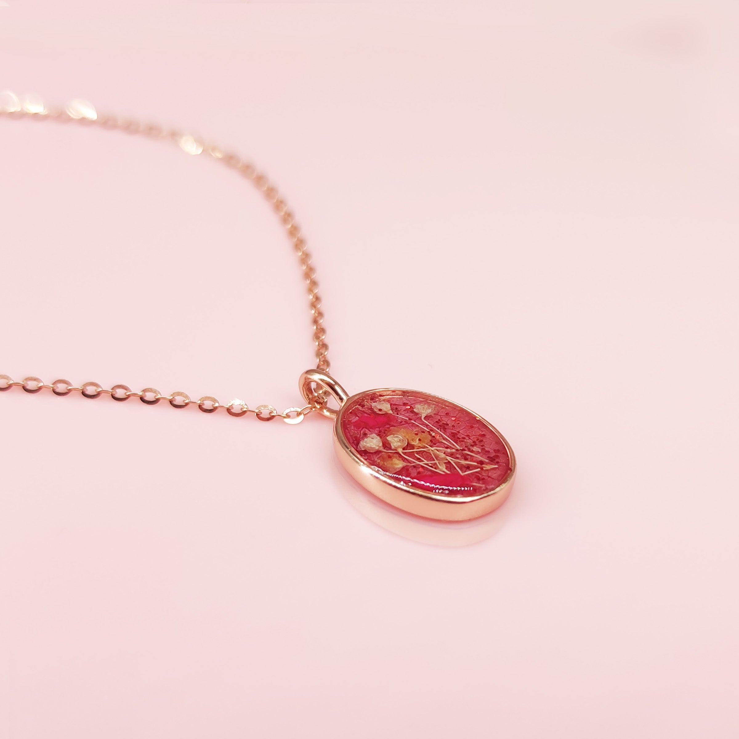 Elegant Solid Gold Oval Dried Flower Necklace for Weddings, Funerals & Special Occasions - Perfect Bridal Jewelry, Memorial Gift & Keepsake