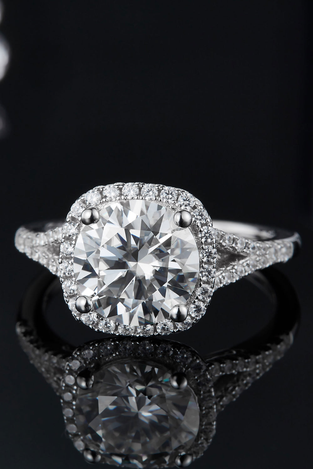 3 Carat Moissanite Halo Engagement Ring - Durable & Sparkling Wedding Band for Women, Perfect for Proposals, Anniversaries and Special Occasions