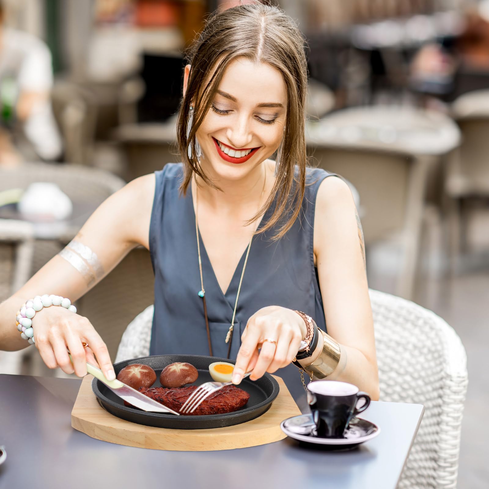 6-Piece Cast Iron Fajita Plate Set with Wooden Base - Anti-Scald Protection & Removable Handle - 8.7 Inch Sizzling Skillets for Home, Restaurant & BBQ - Perfect for Sizzling Fajitas, Steak, Seafood & Sizzler Dishes at Parties & Outdoor Cooking