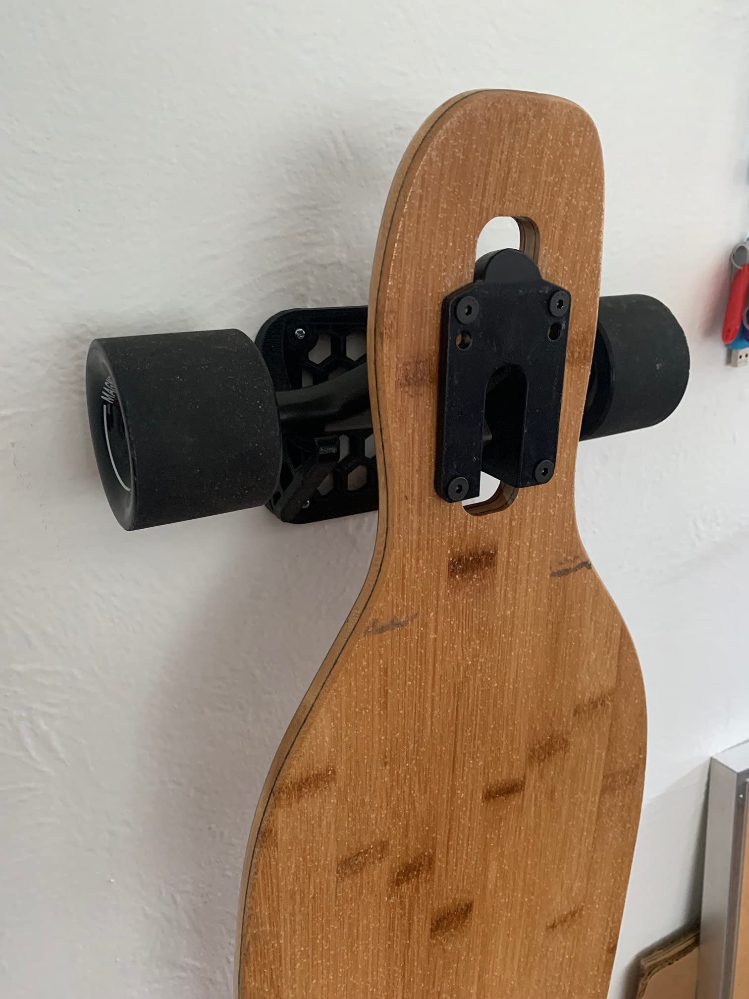 FRESHe Gray Skateboard & Longboard Wall Mount Hanger - Space-Saving Board Storage Rack for Home, Garage, or Dorm Room - Perfect for Displaying and Organizing Skateboards, Longboards, Cruisers