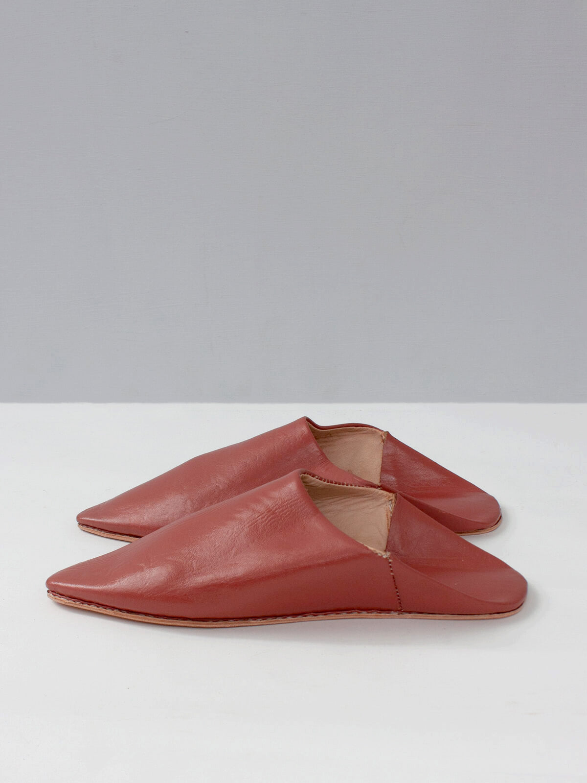 Authentic Moroccan Men's Pointed Babouche Slippers - Handmade Terracotta Leather Comfort Shoes for Home, Lounge & Cultural Outfits
