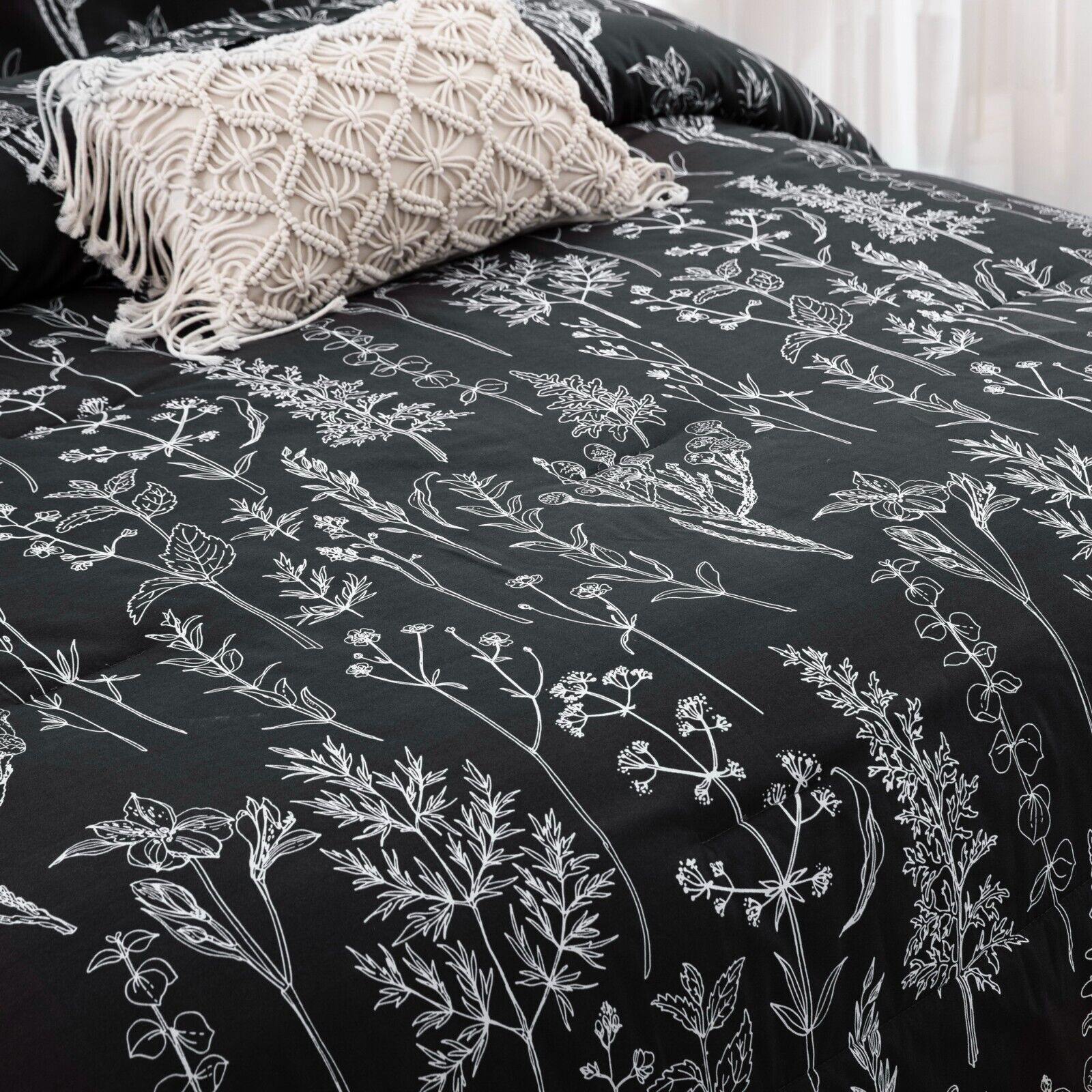 Floral Leaves Queen Size Comforter Set - Soft Microfiber Quilted Bedding with Pillowcases | Cozy Bedroom Decor for Spring & Summer